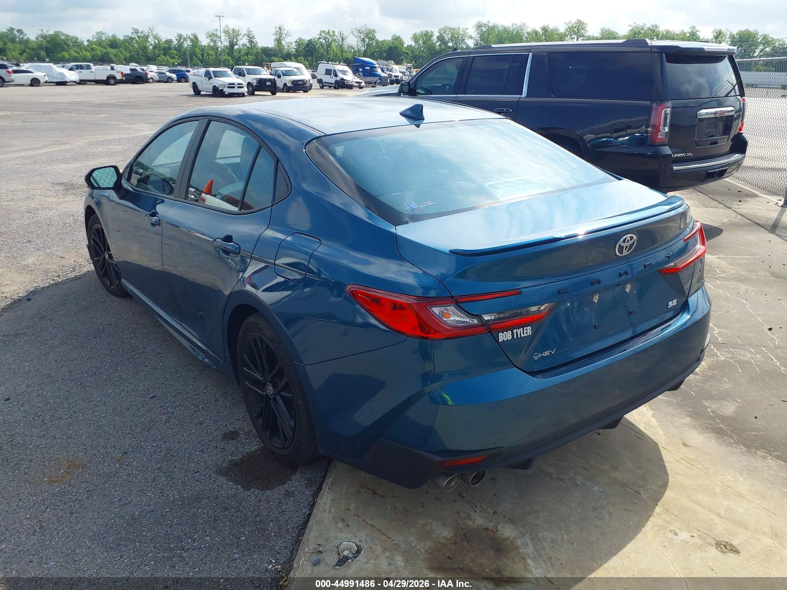 TOYOTA CAMRY image 3