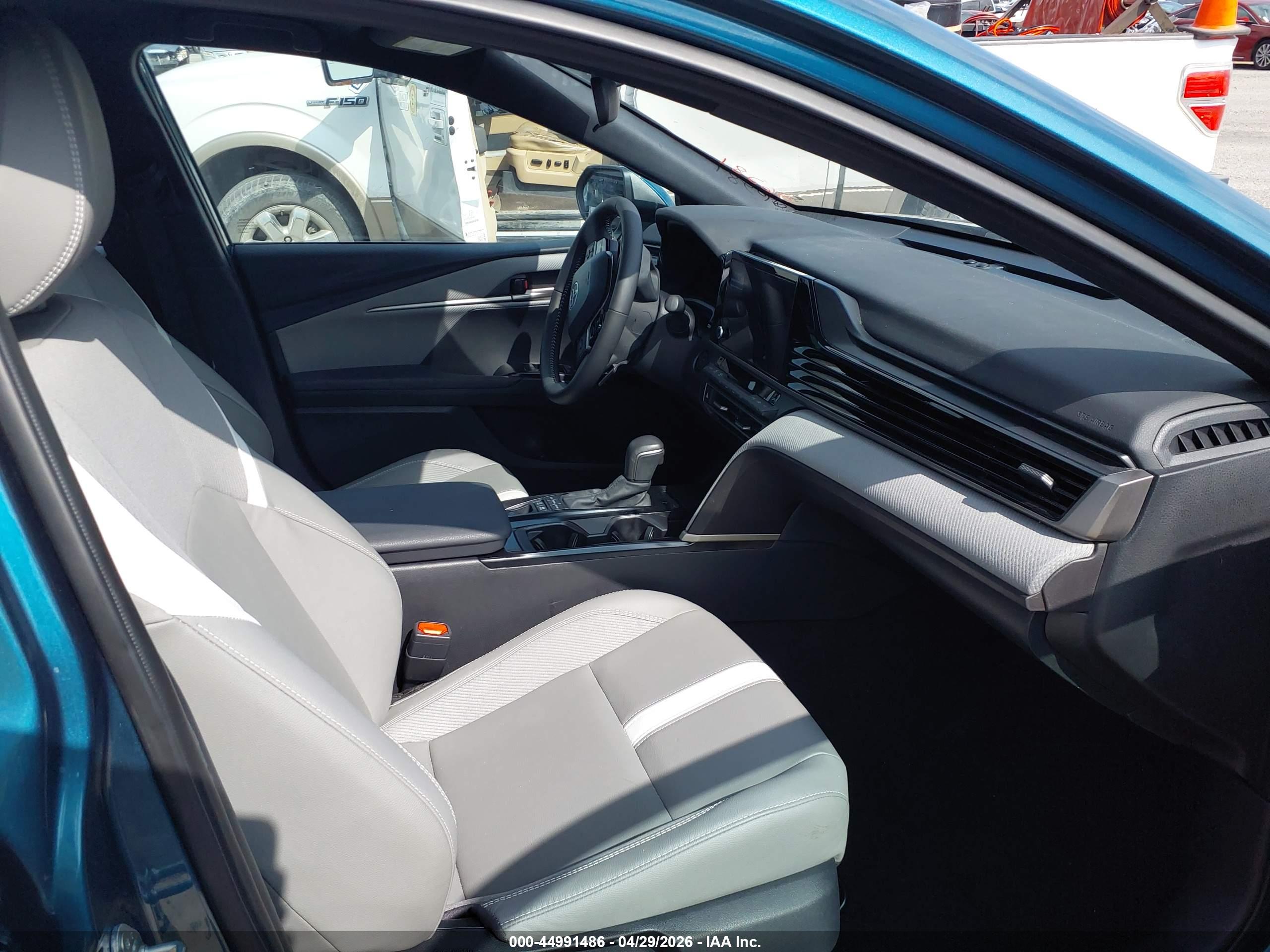 TOYOTA CAMRY image 5