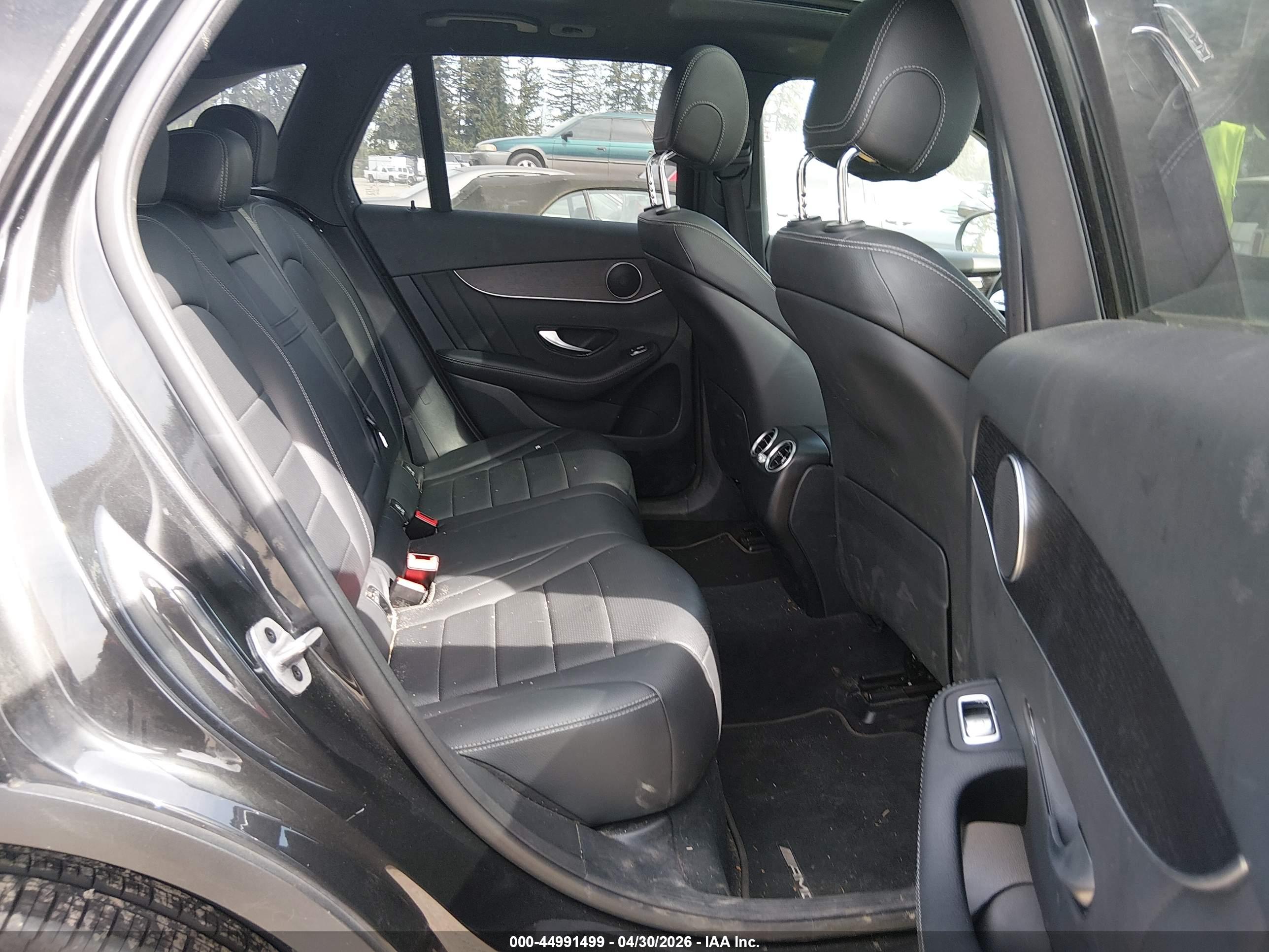 MERCEDES-BENZ GLC image 8