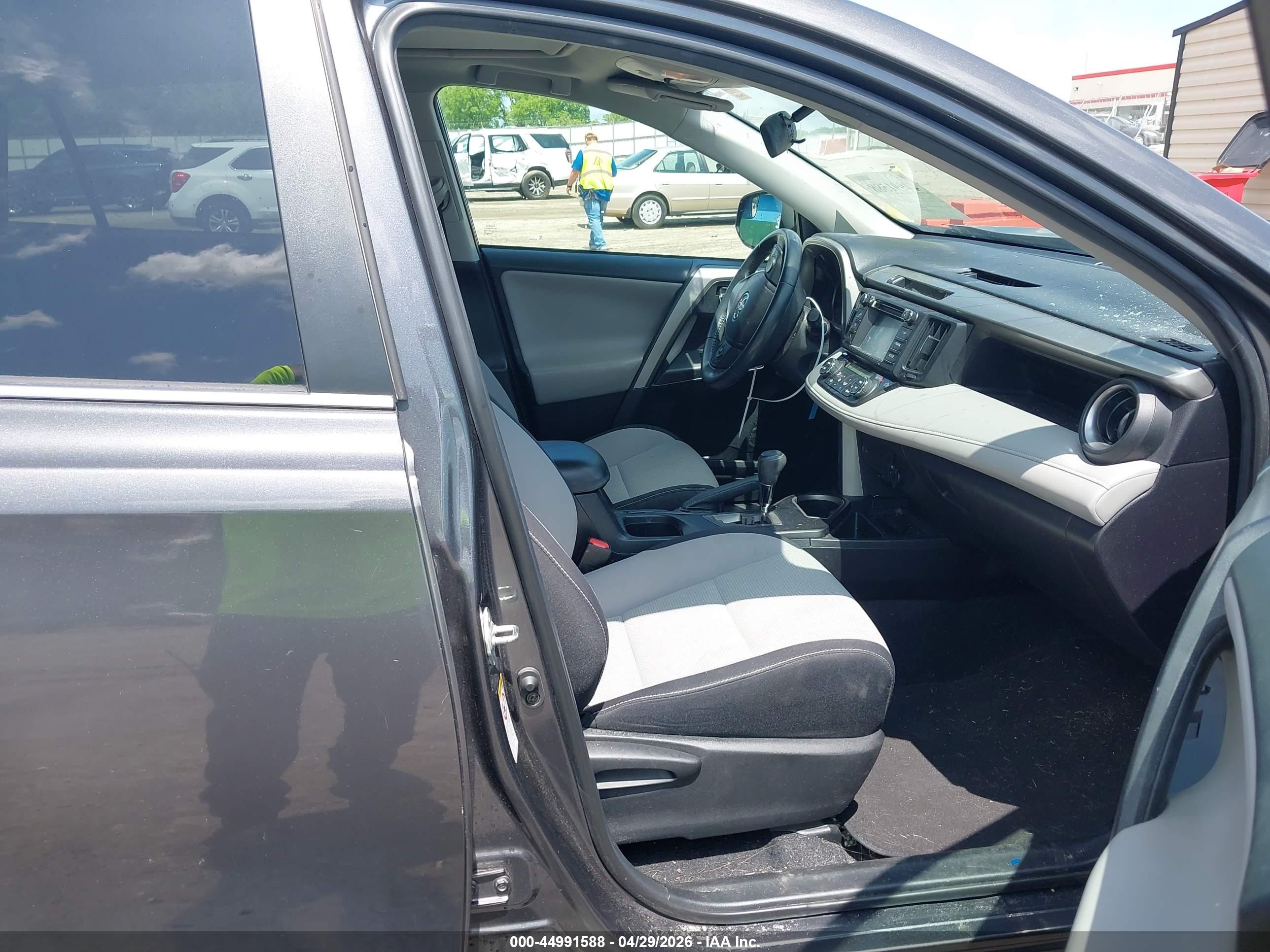 TOYOTA RAV4 image 5