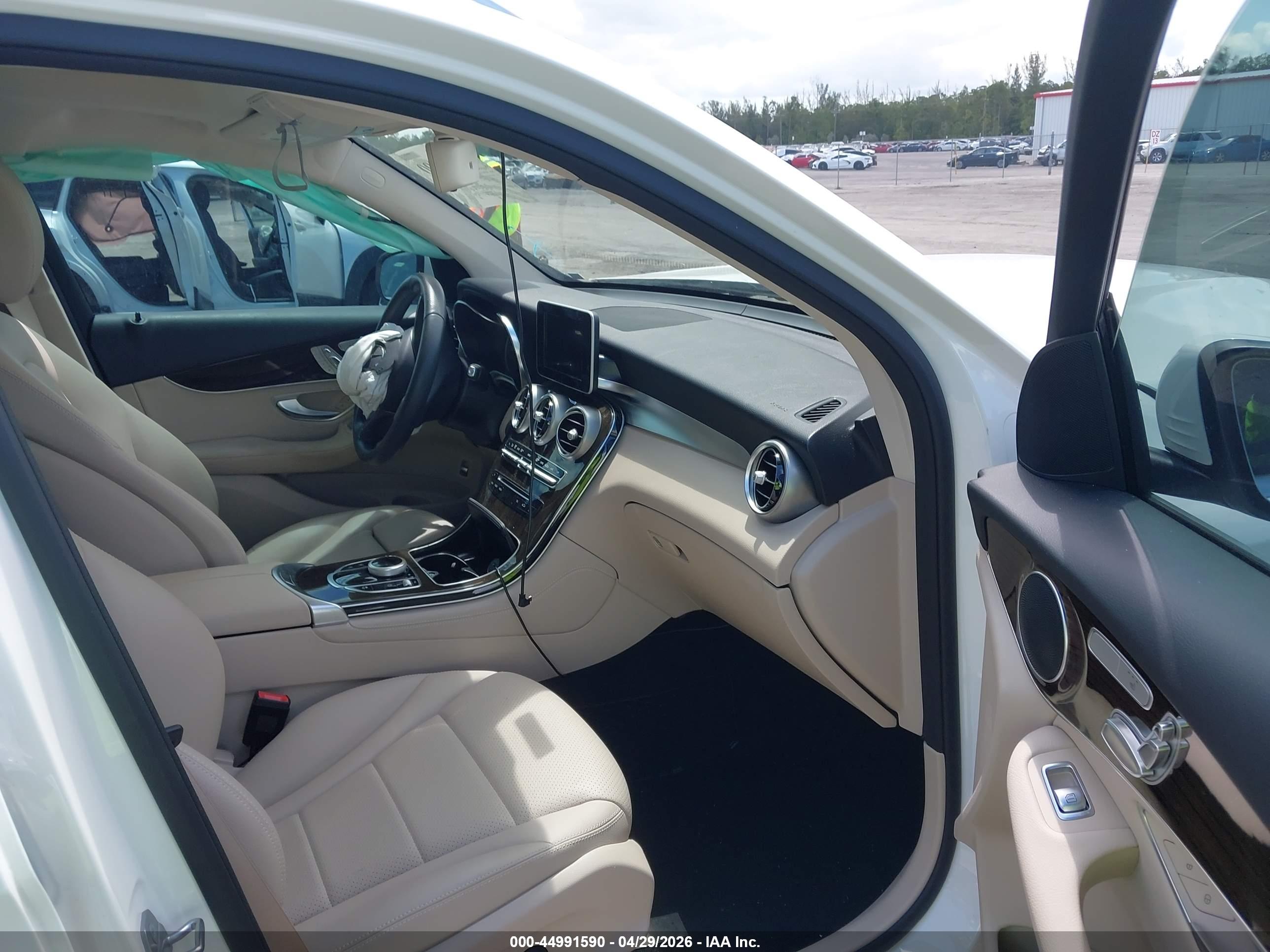 MERCEDES-BENZ GLC image 5