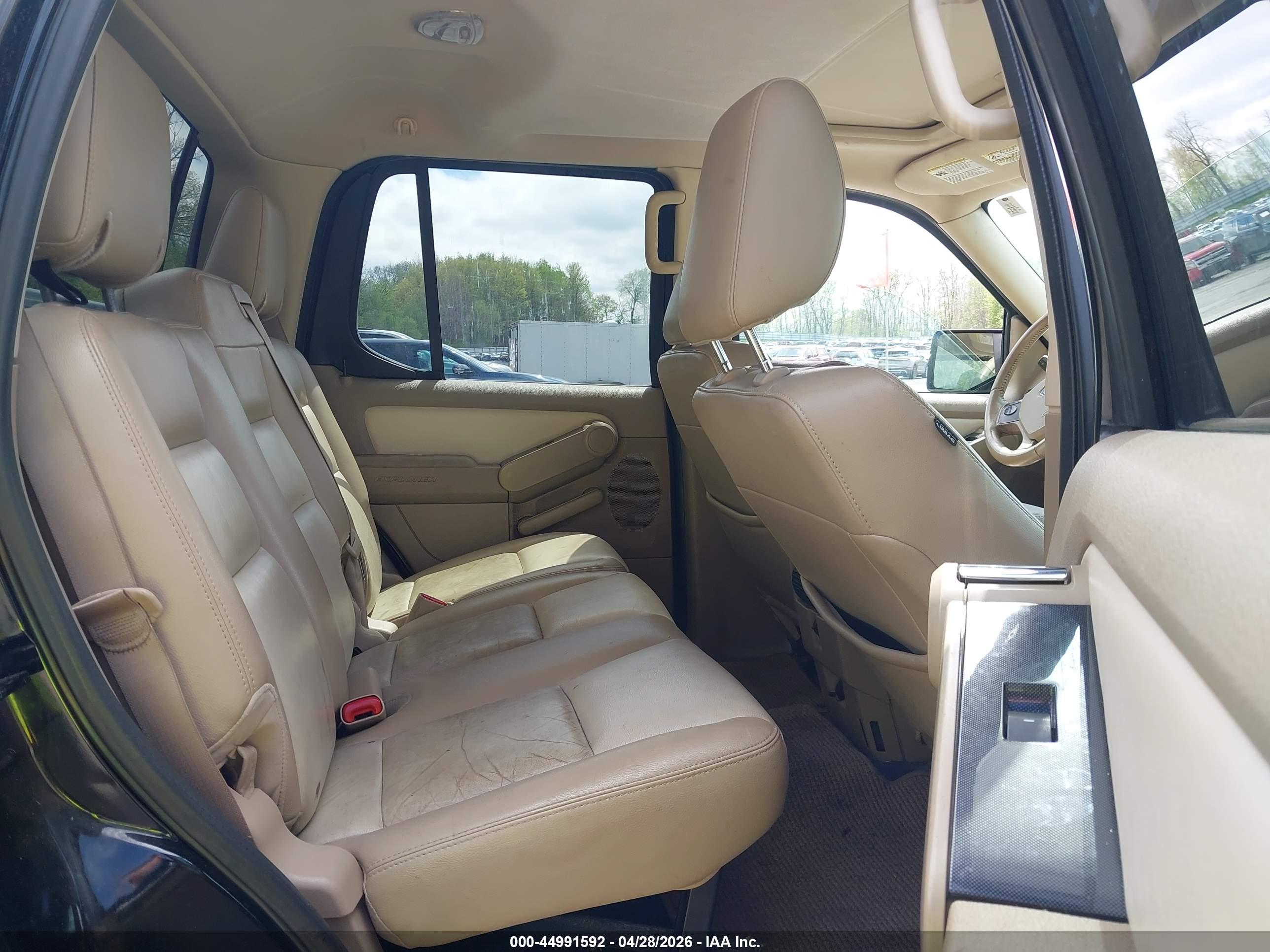 FORD EXPLORER image 8