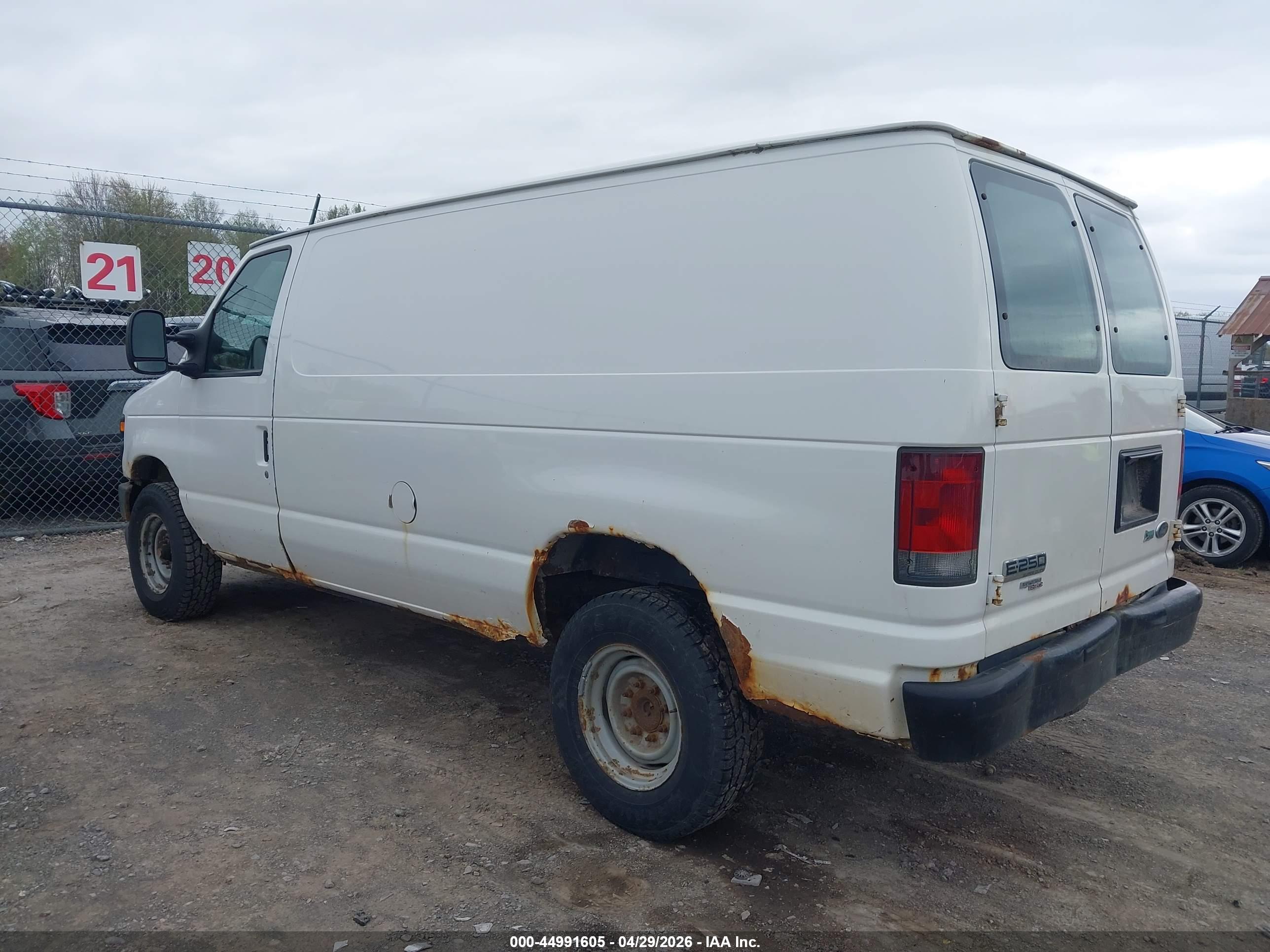 FORD E-250 image 3