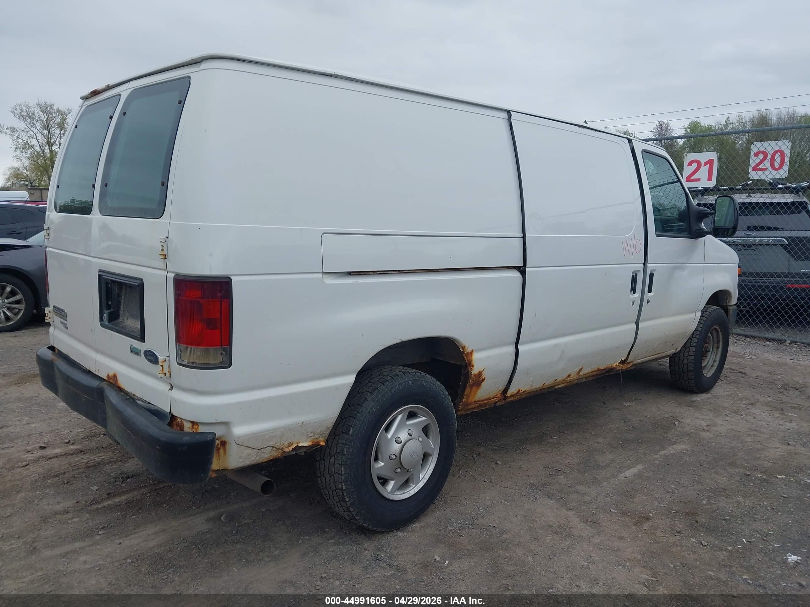 FORD E-250 image 4