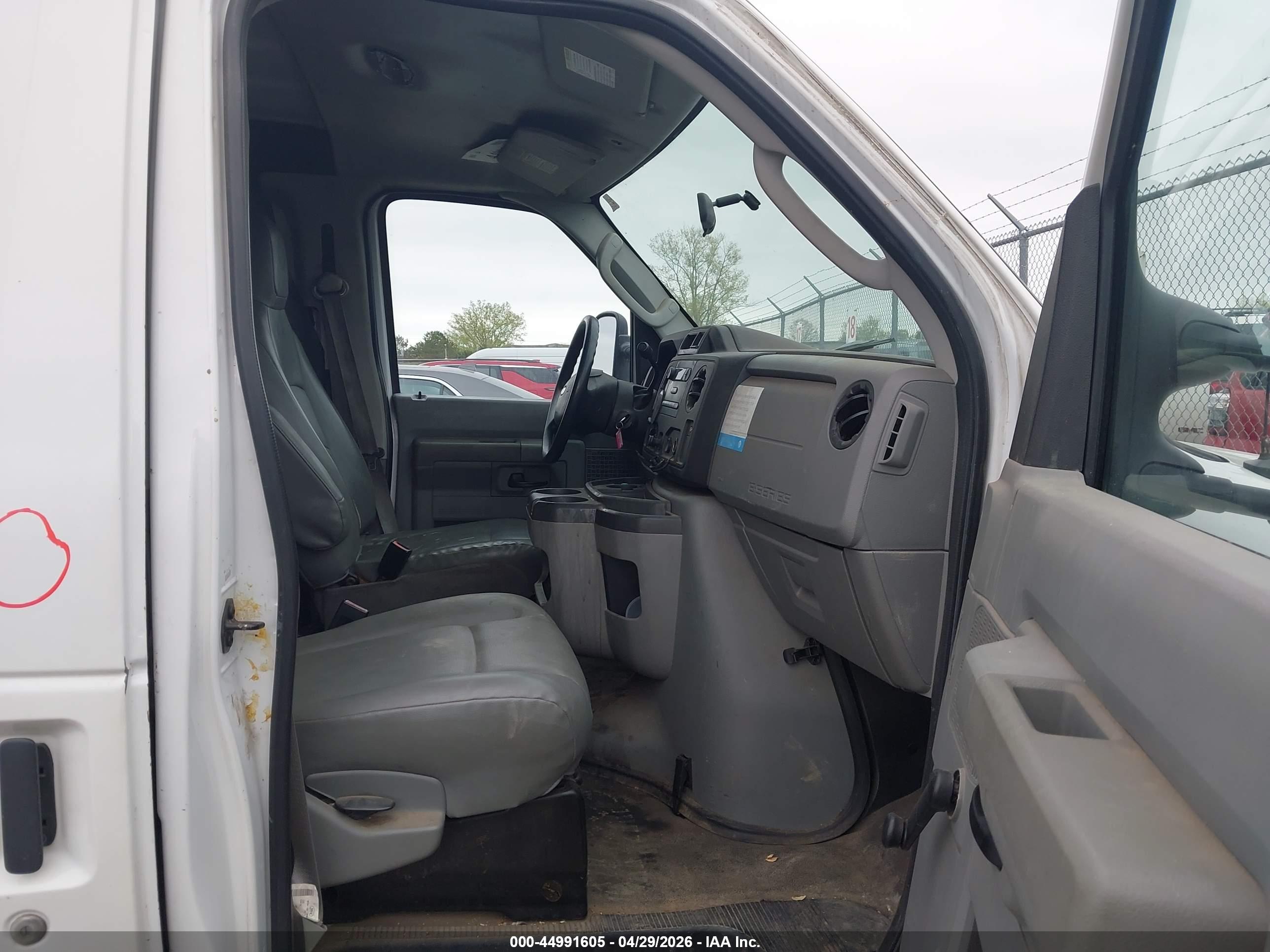 FORD E-250 image 5