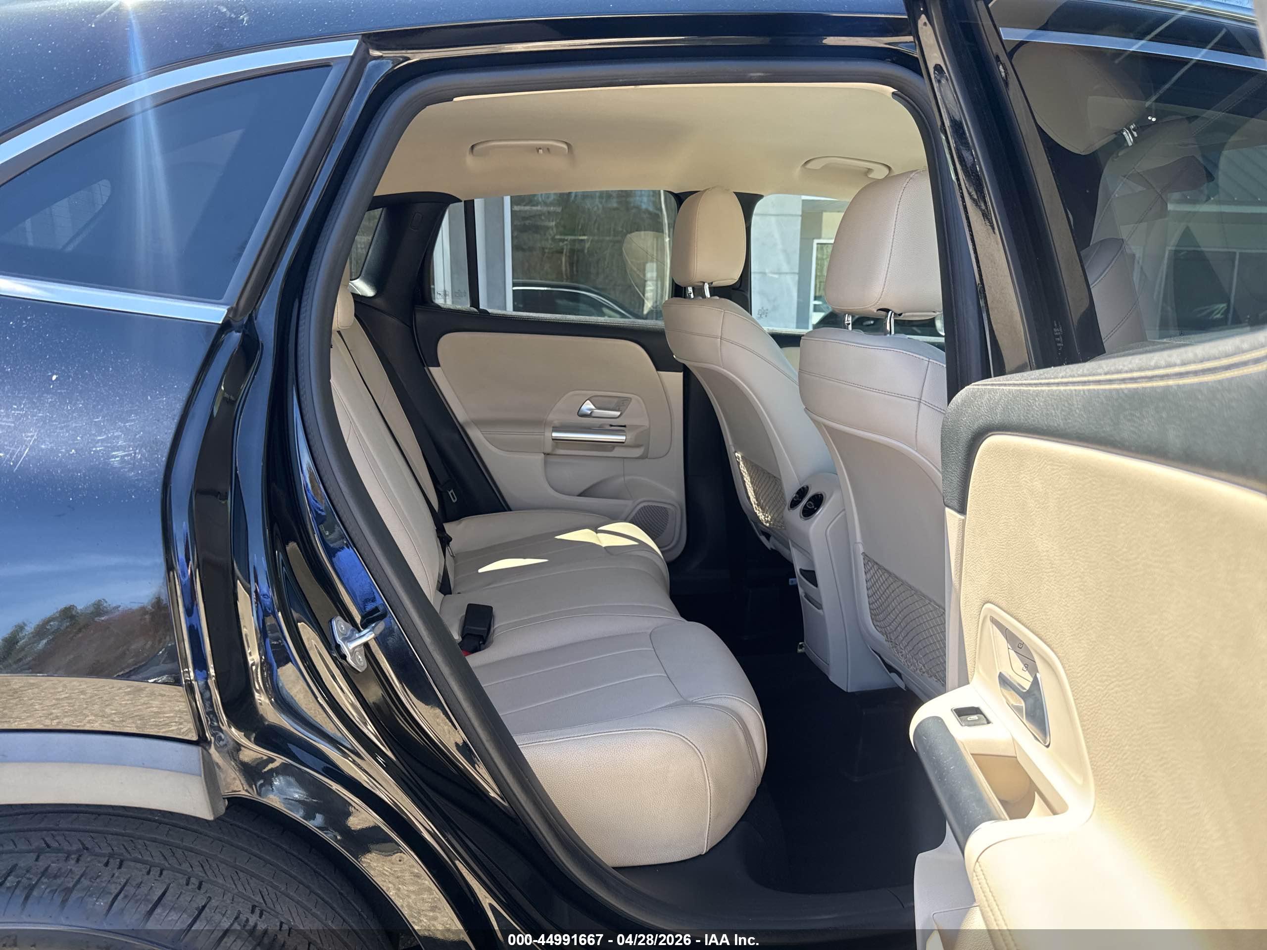 MERCEDES-BENZ GLA image 8