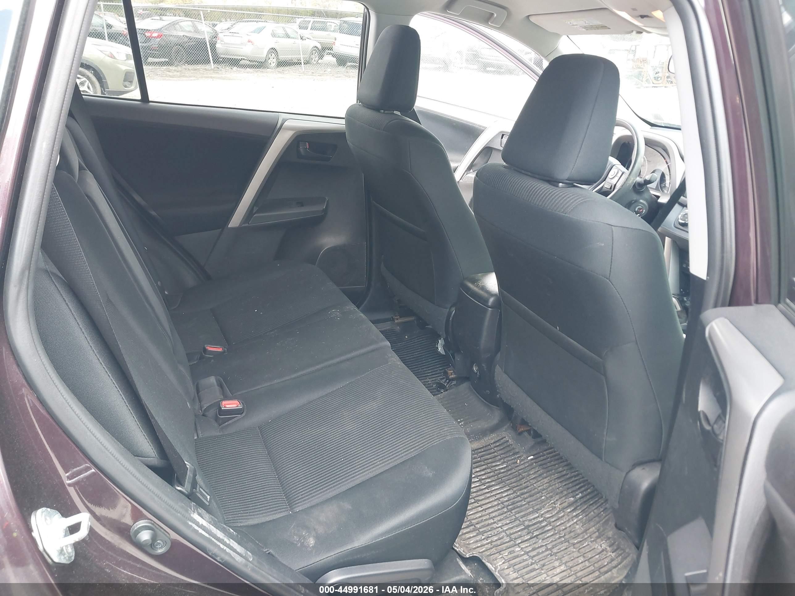 TOYOTA RAV4 image 8