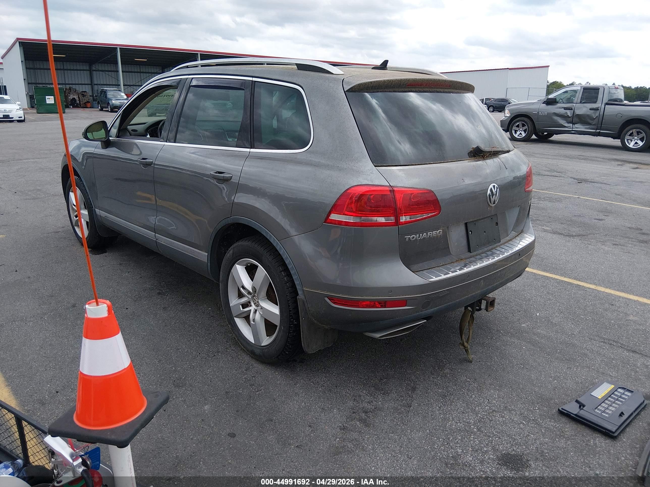 VOLKSWAGEN TOUAREG image 3