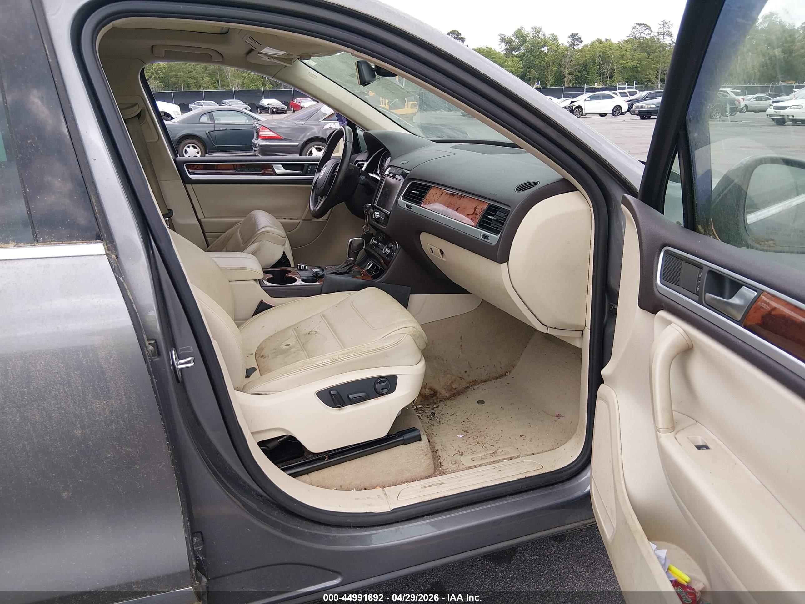 VOLKSWAGEN TOUAREG image 5