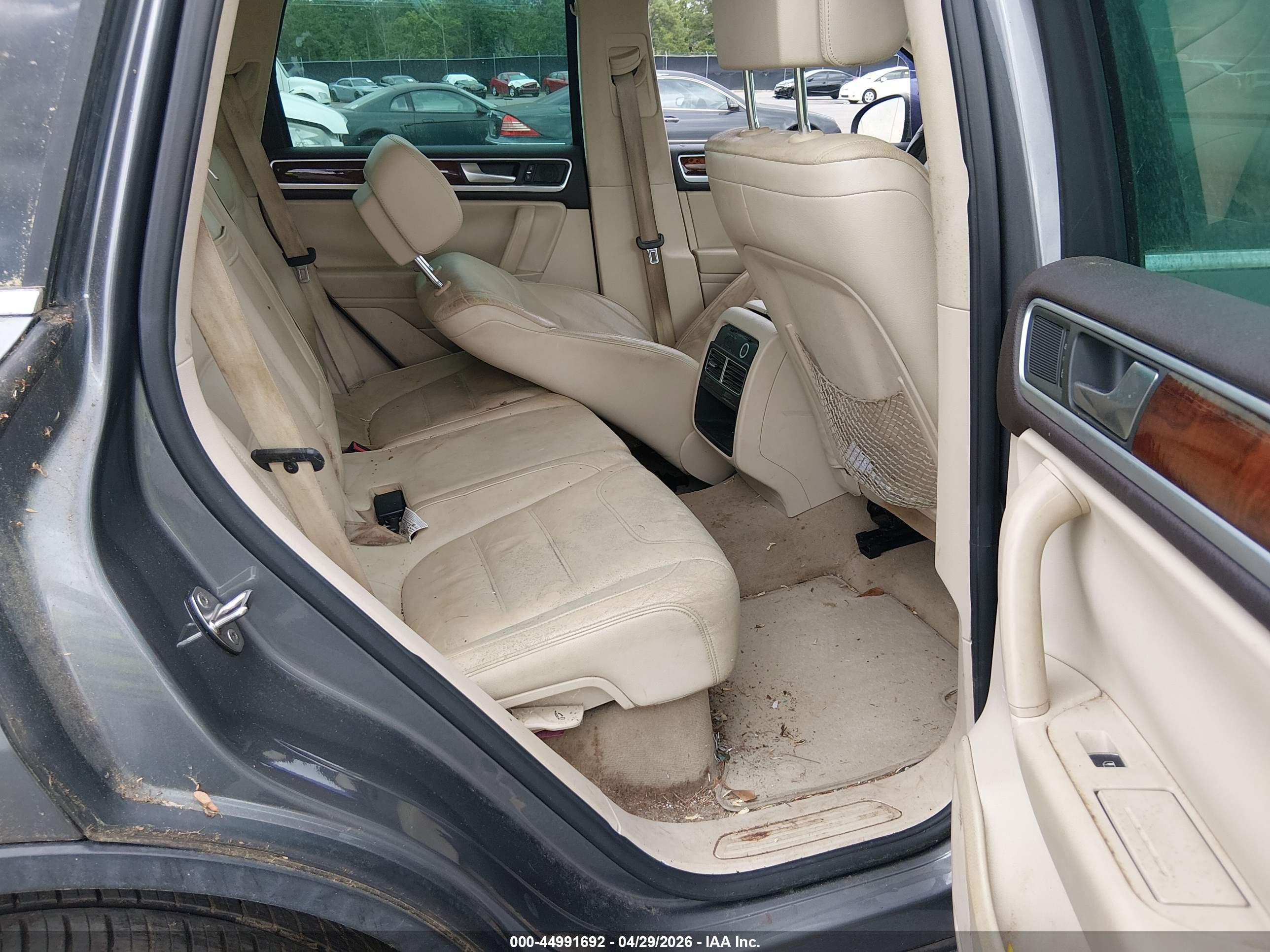 VOLKSWAGEN TOUAREG image 8