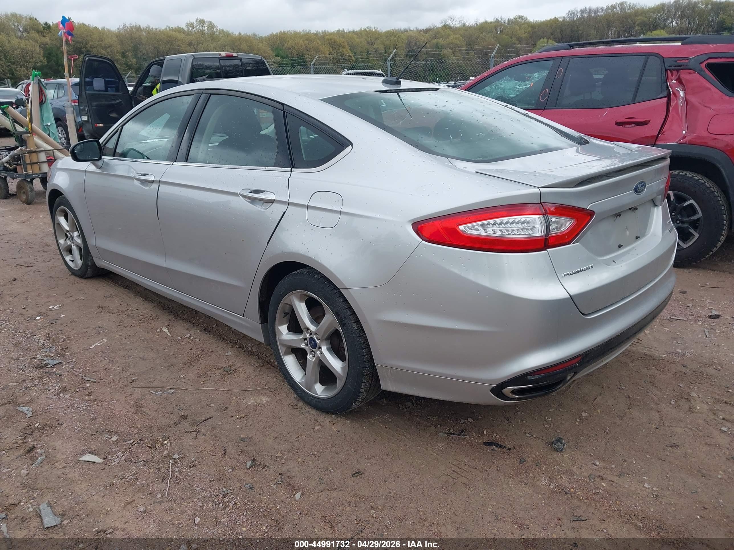 FORD FUSION image 3