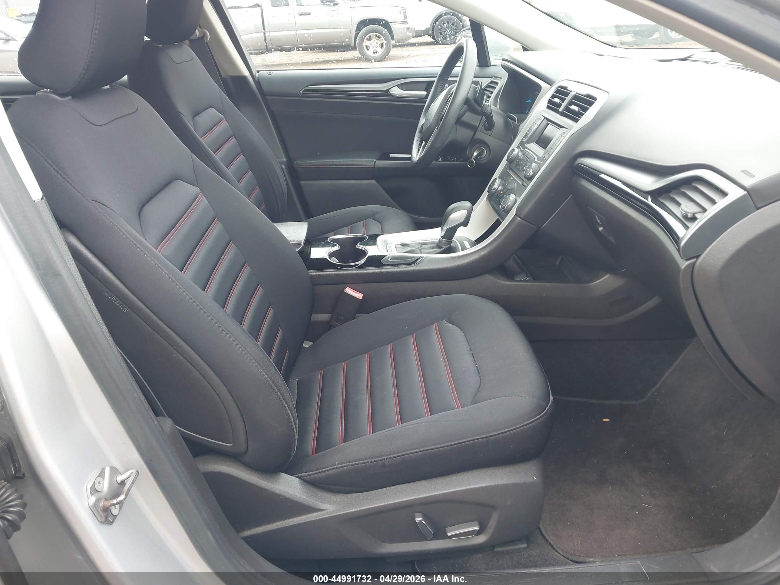FORD FUSION image 5