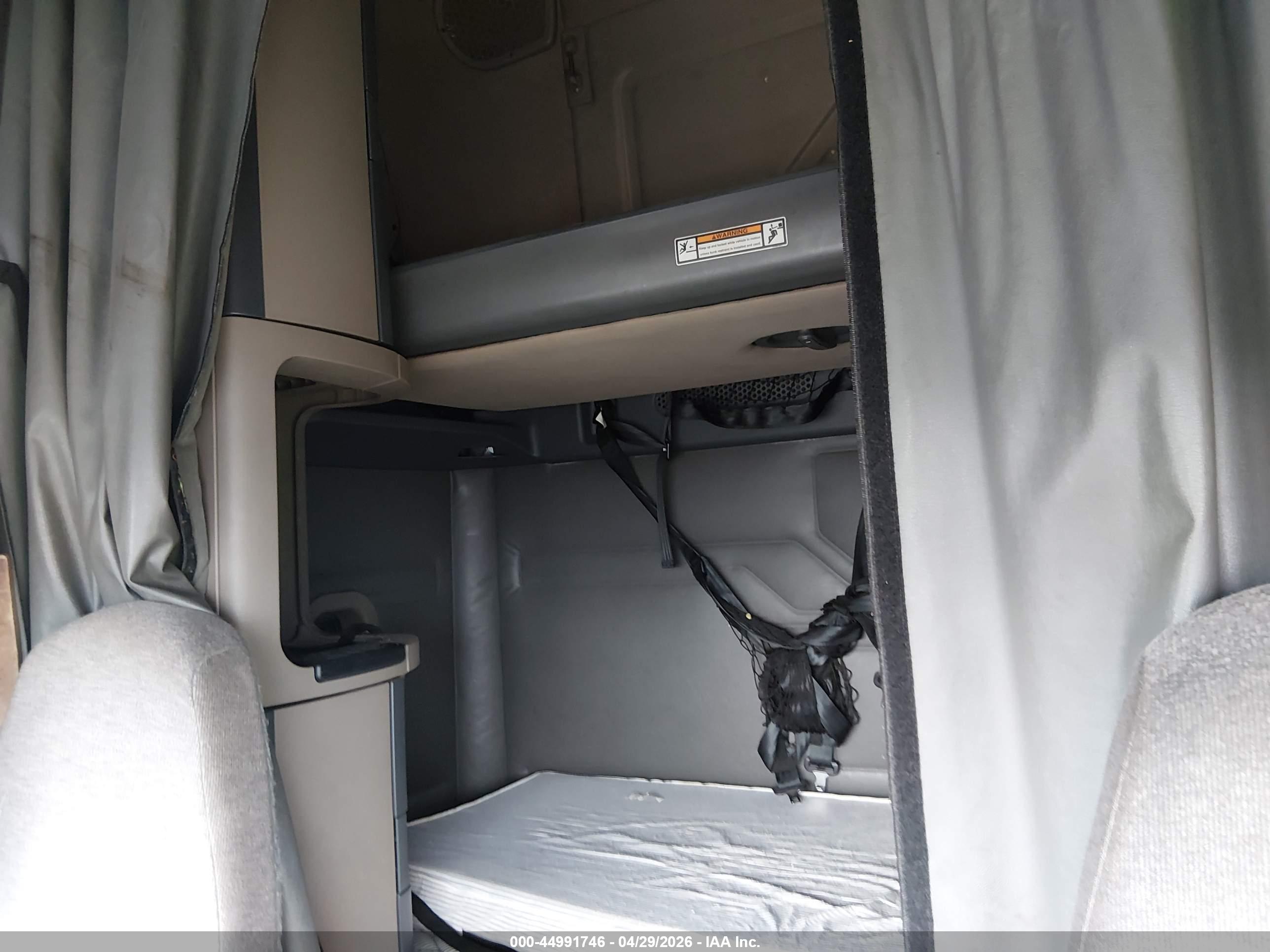 FREIGHTLINER CASCADIA image 7