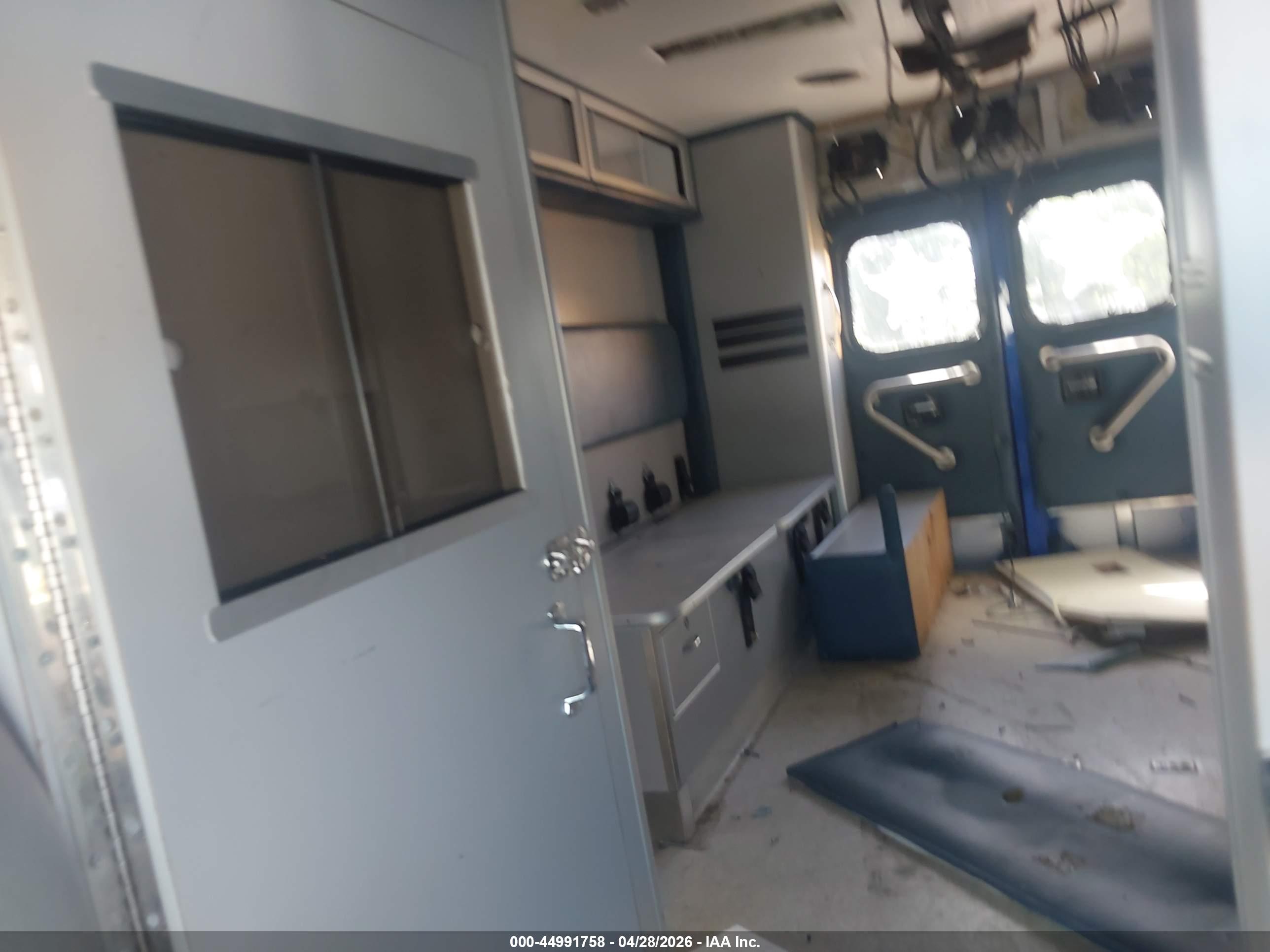 FORD E-350 image 7