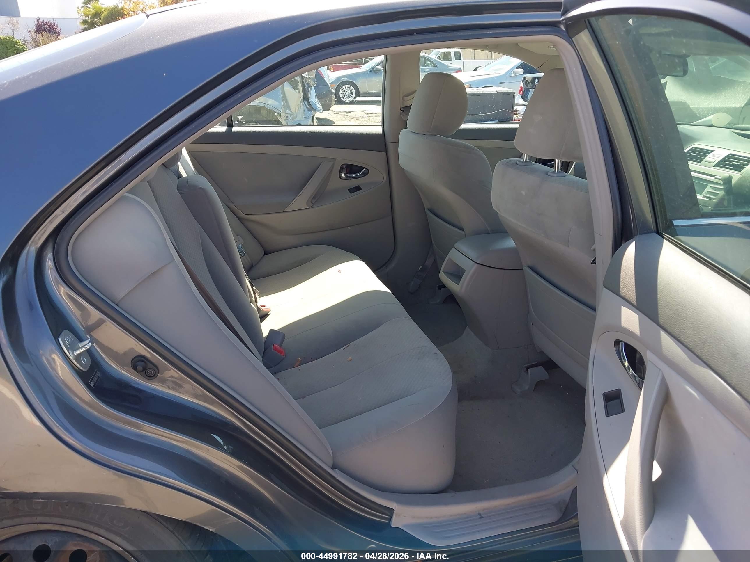TOYOTA CAMRY image 8