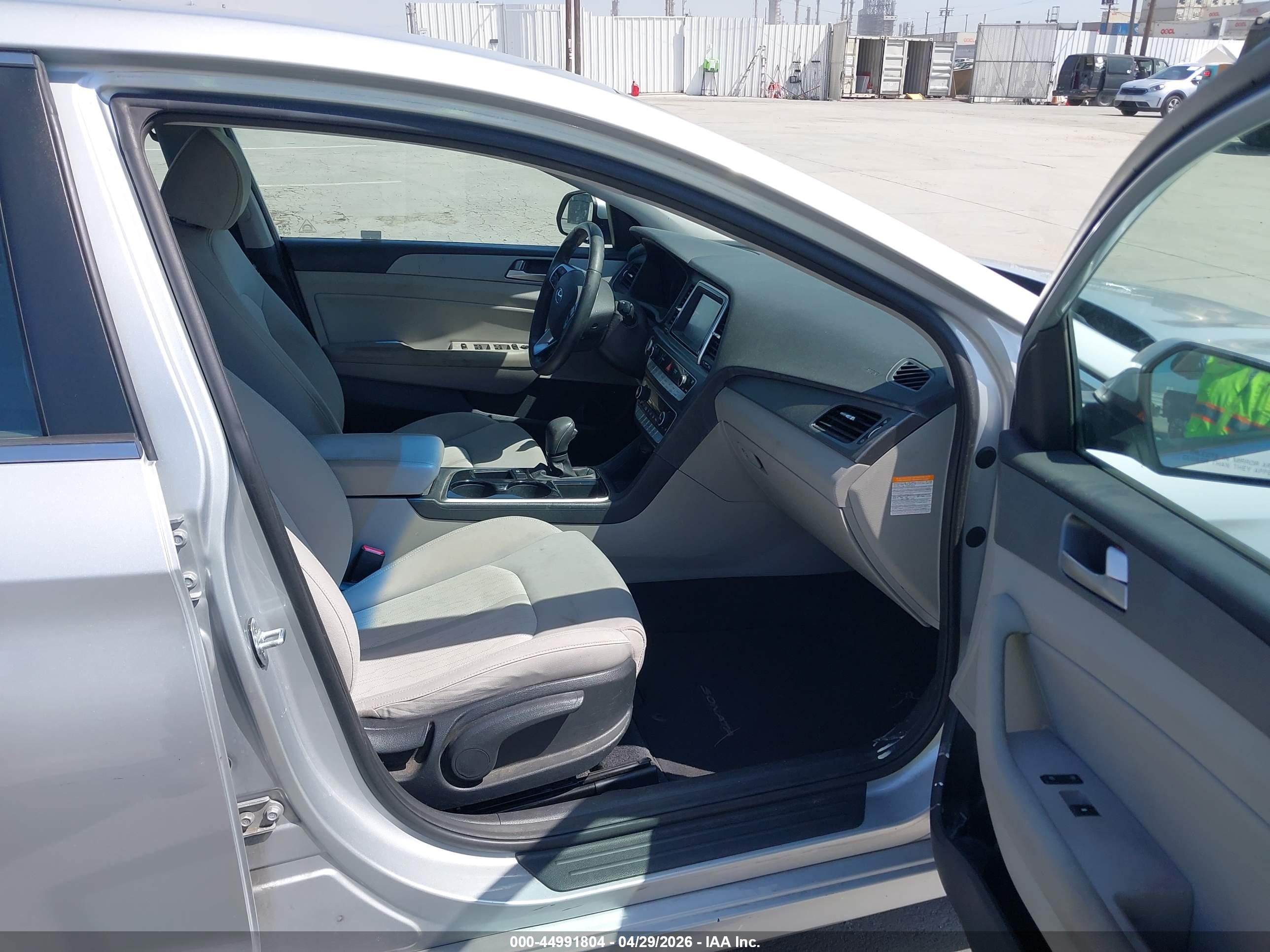 HYUNDAI SONATA image 5