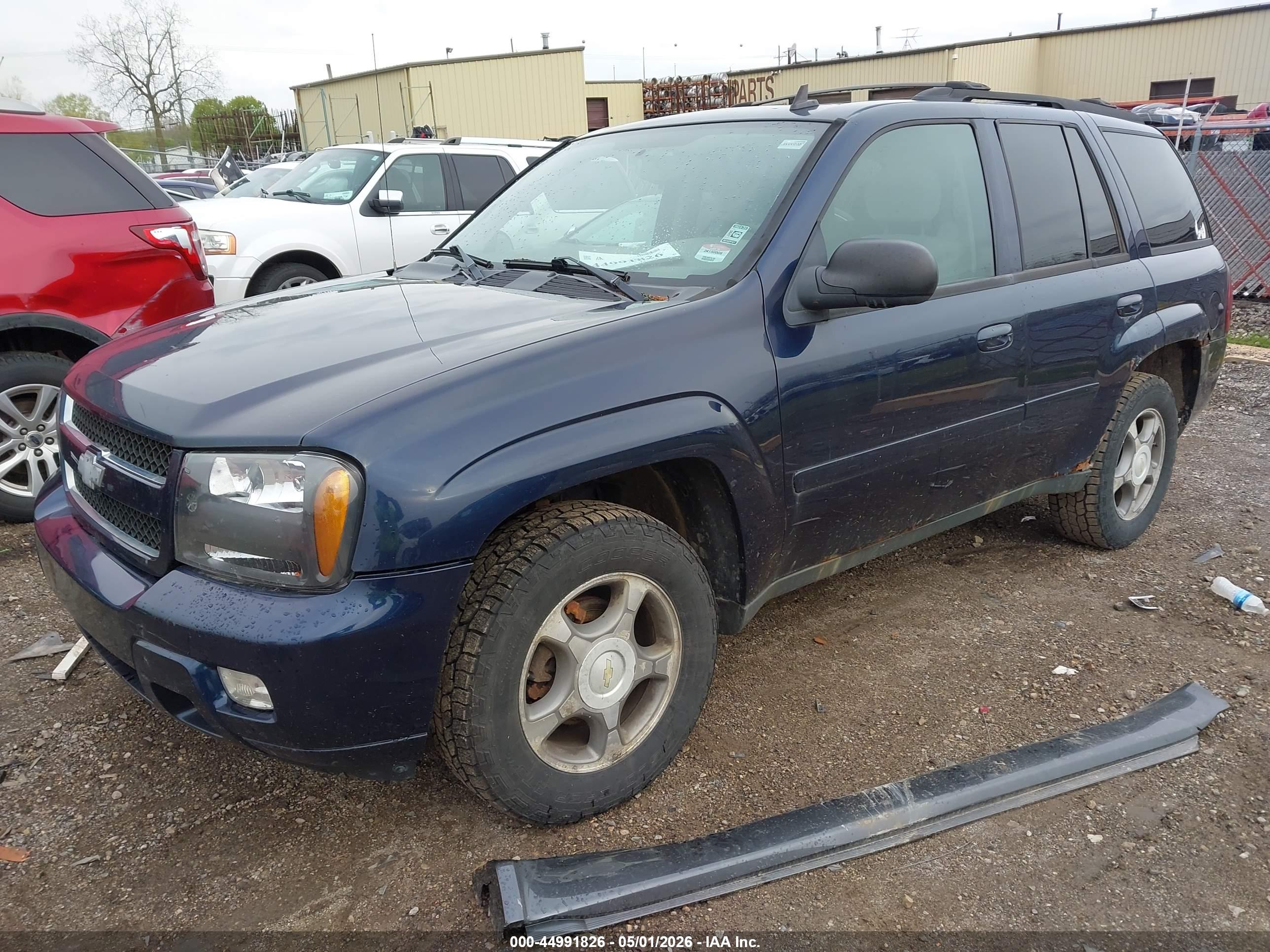 CHEVROLET TRAILBLAZER image 2