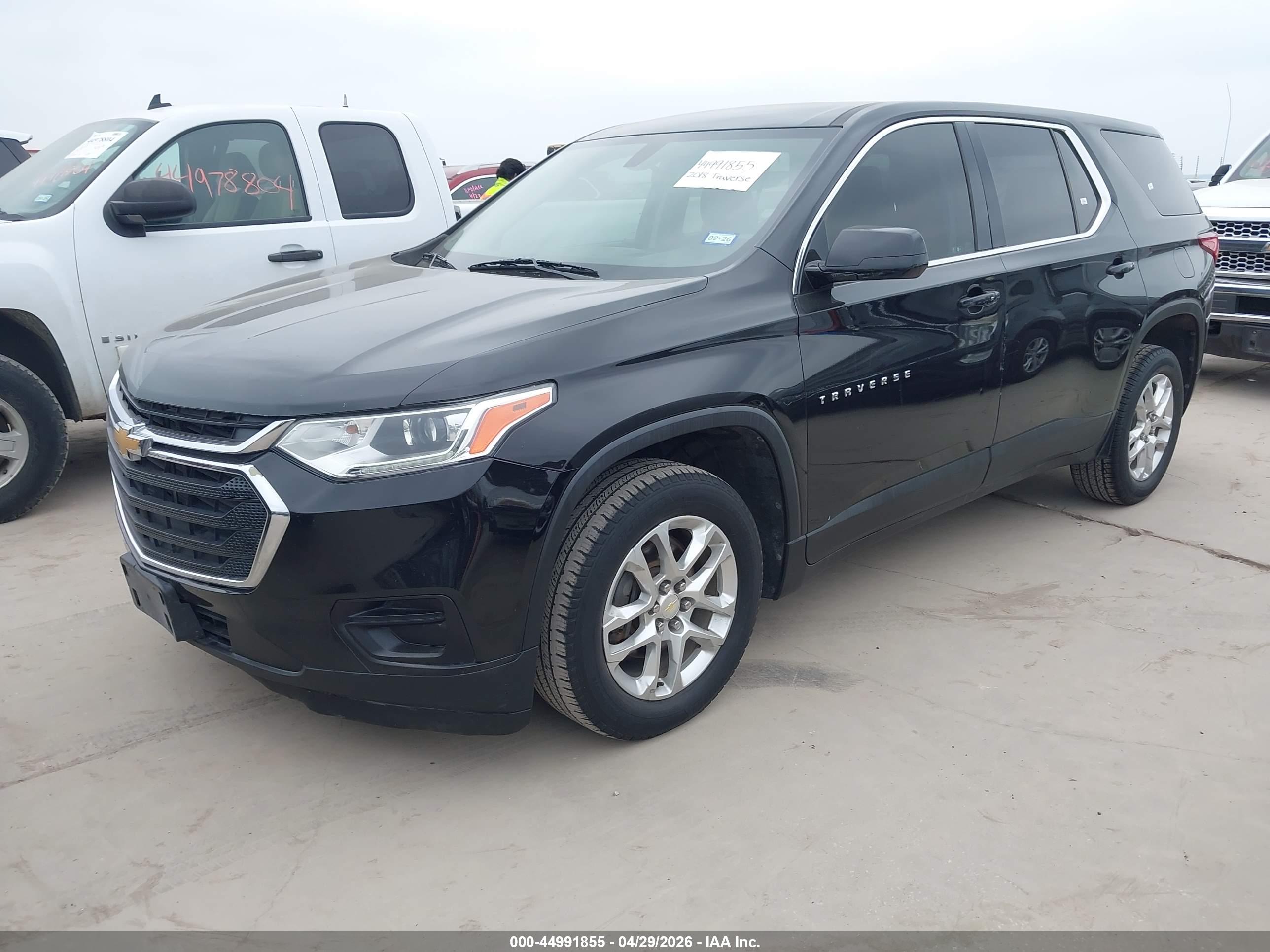 CHEVROLET TRAVERSE image 2