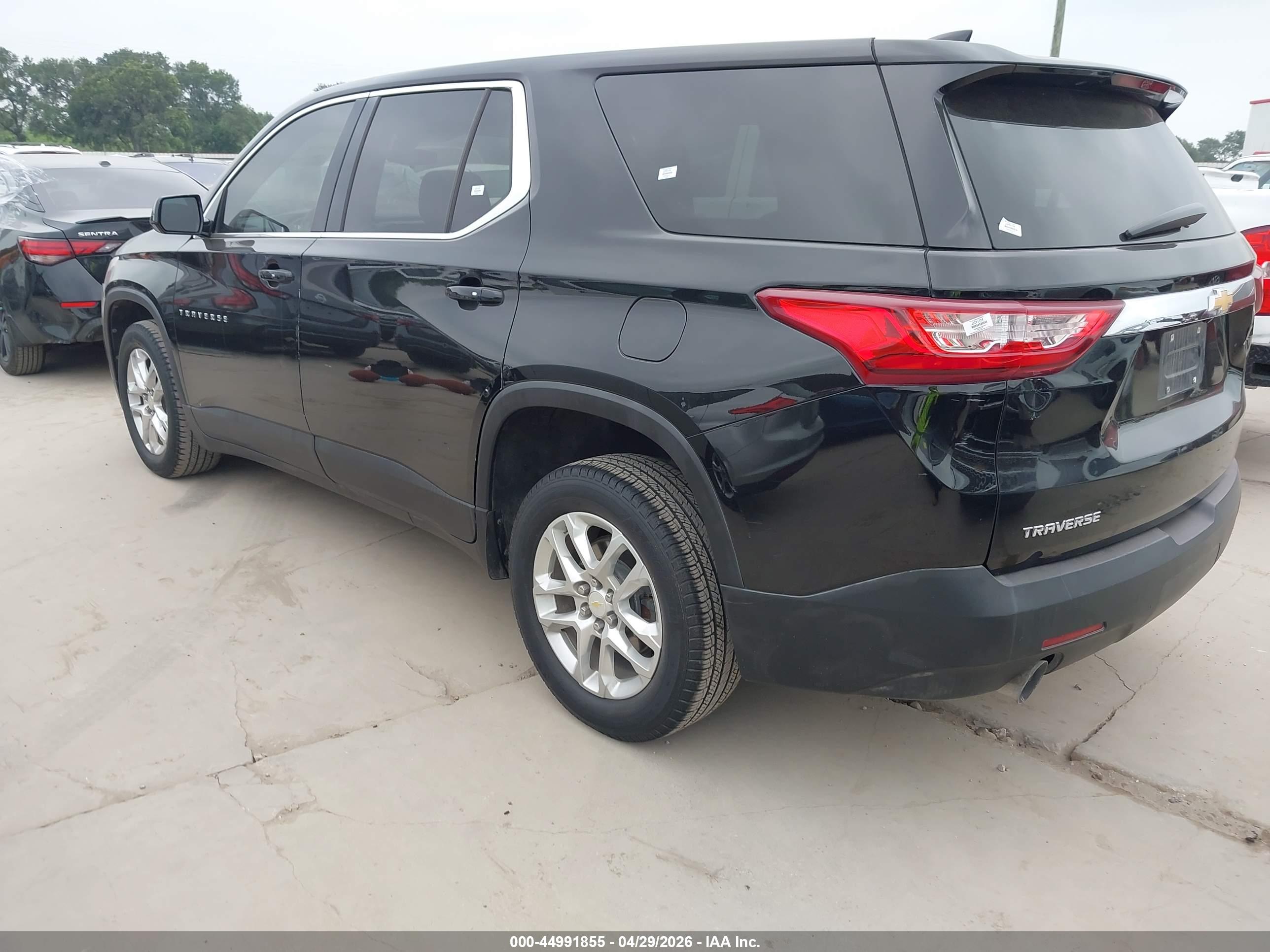 CHEVROLET TRAVERSE image 3