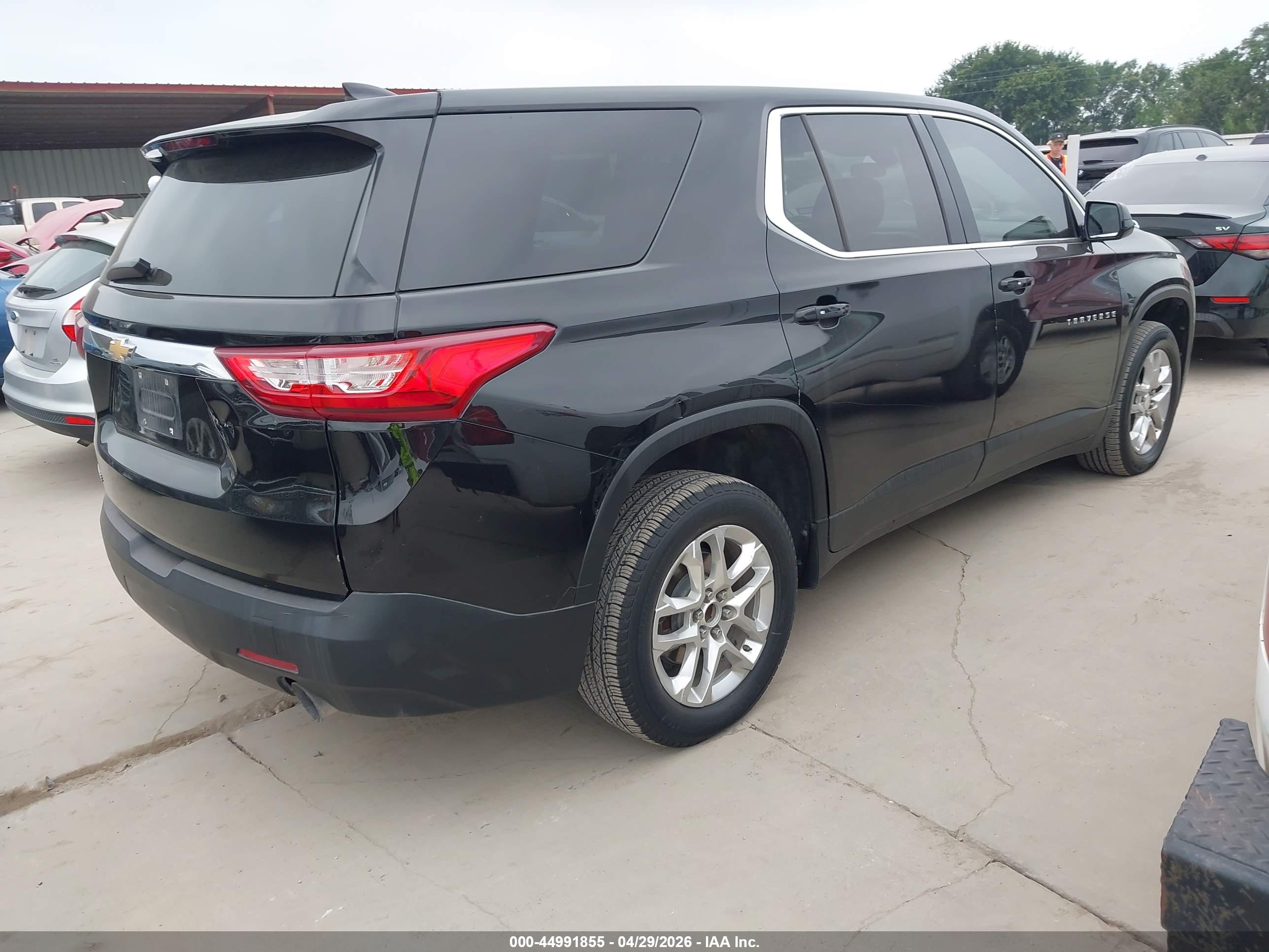 CHEVROLET TRAVERSE image 4