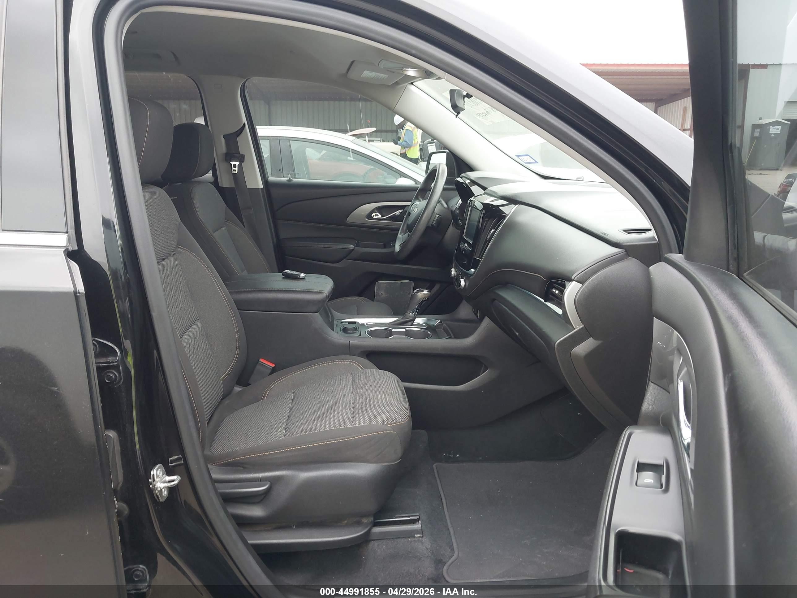 CHEVROLET TRAVERSE image 5