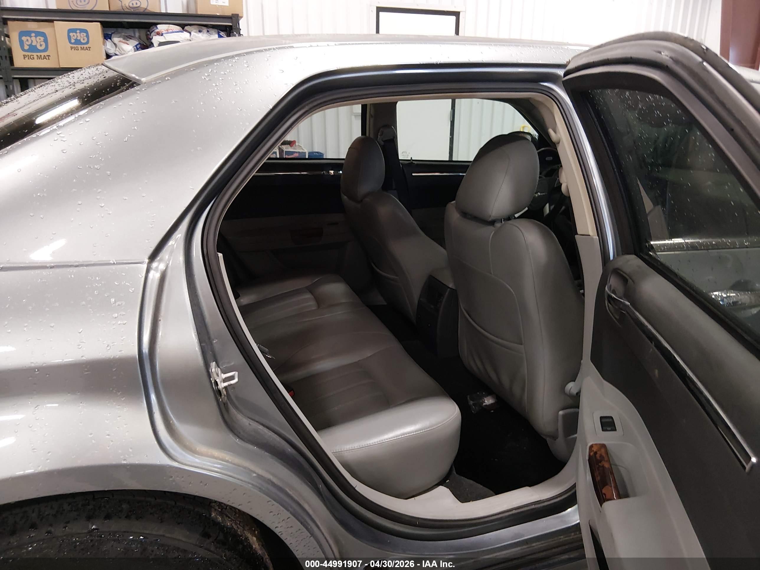 CHRYSLER 300C image 8