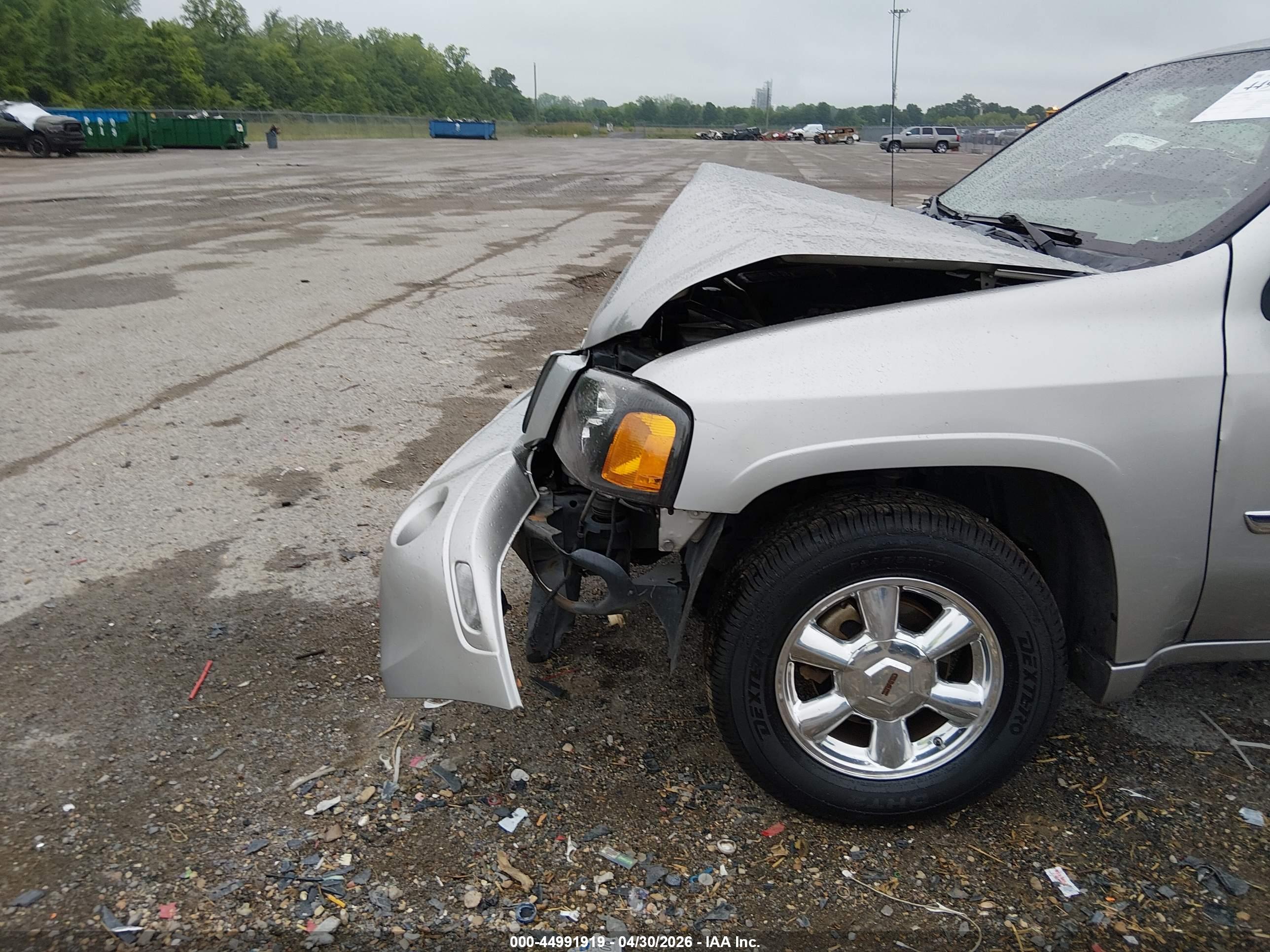 GMC ENVOY image 6