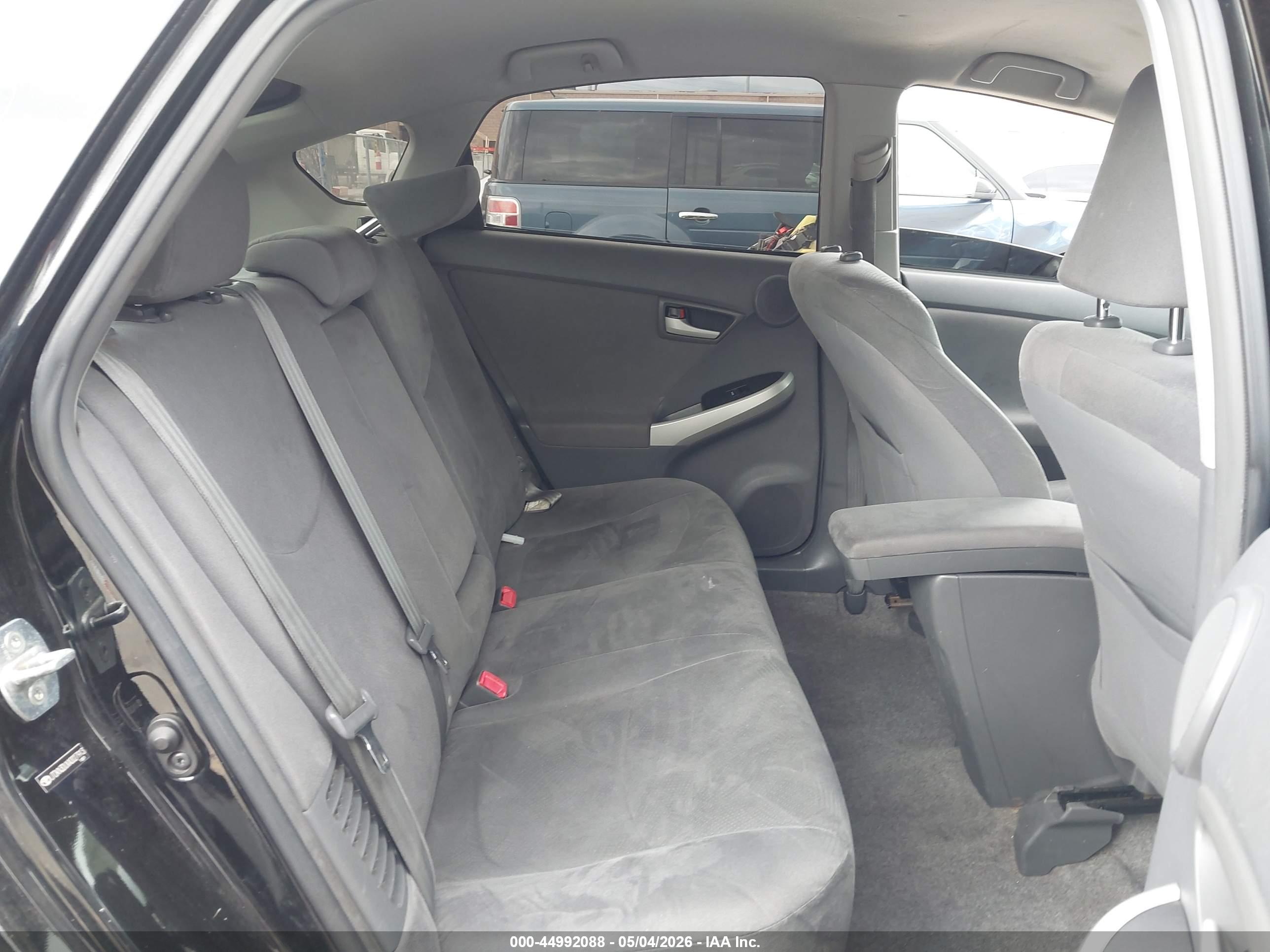 TOYOTA PRIUS image 8
