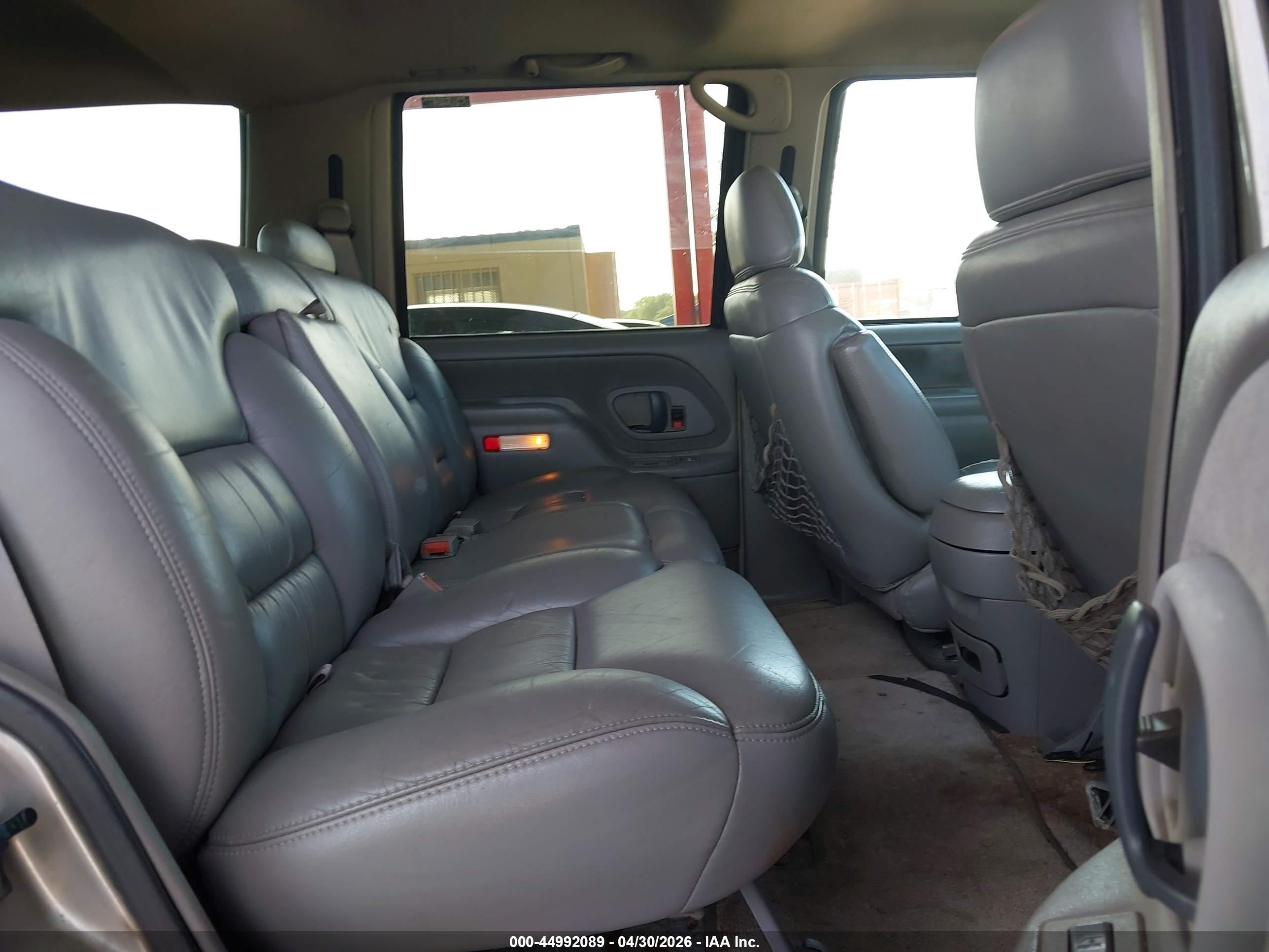 CHEVROLET TAHOE image 8