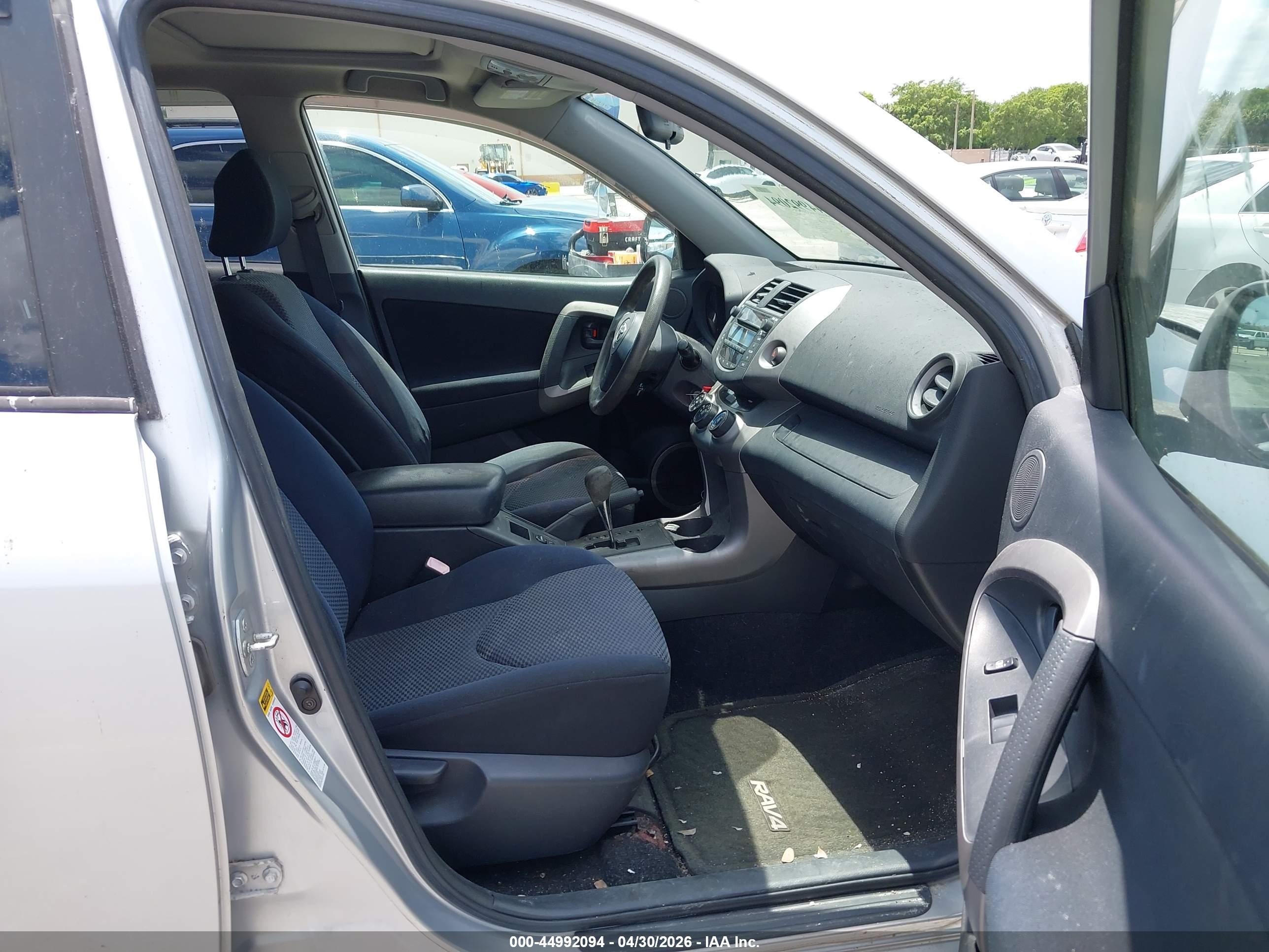 TOYOTA RAV4 image 5