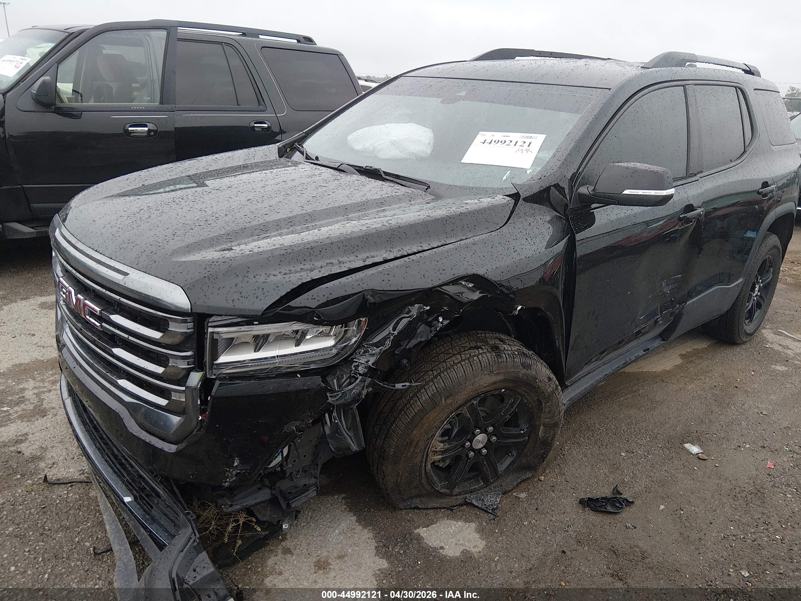 GMC ACADIA image 2