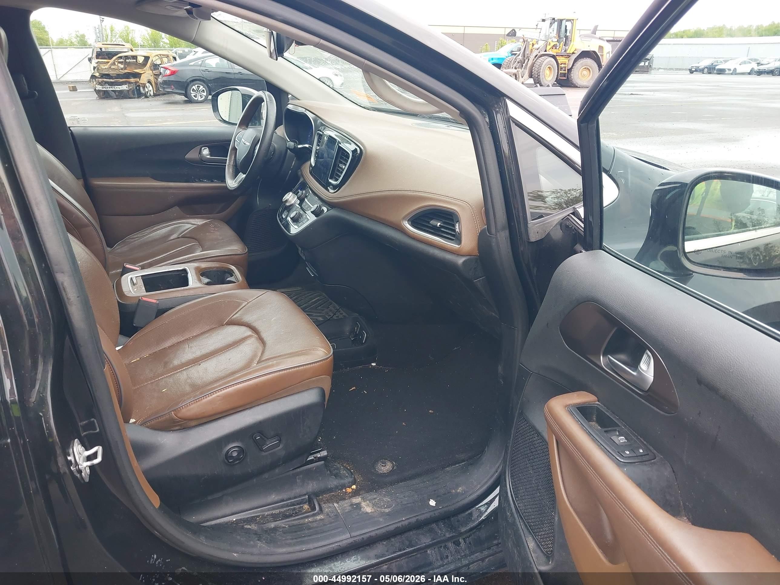 CHRYSLER PACIFICA image 5