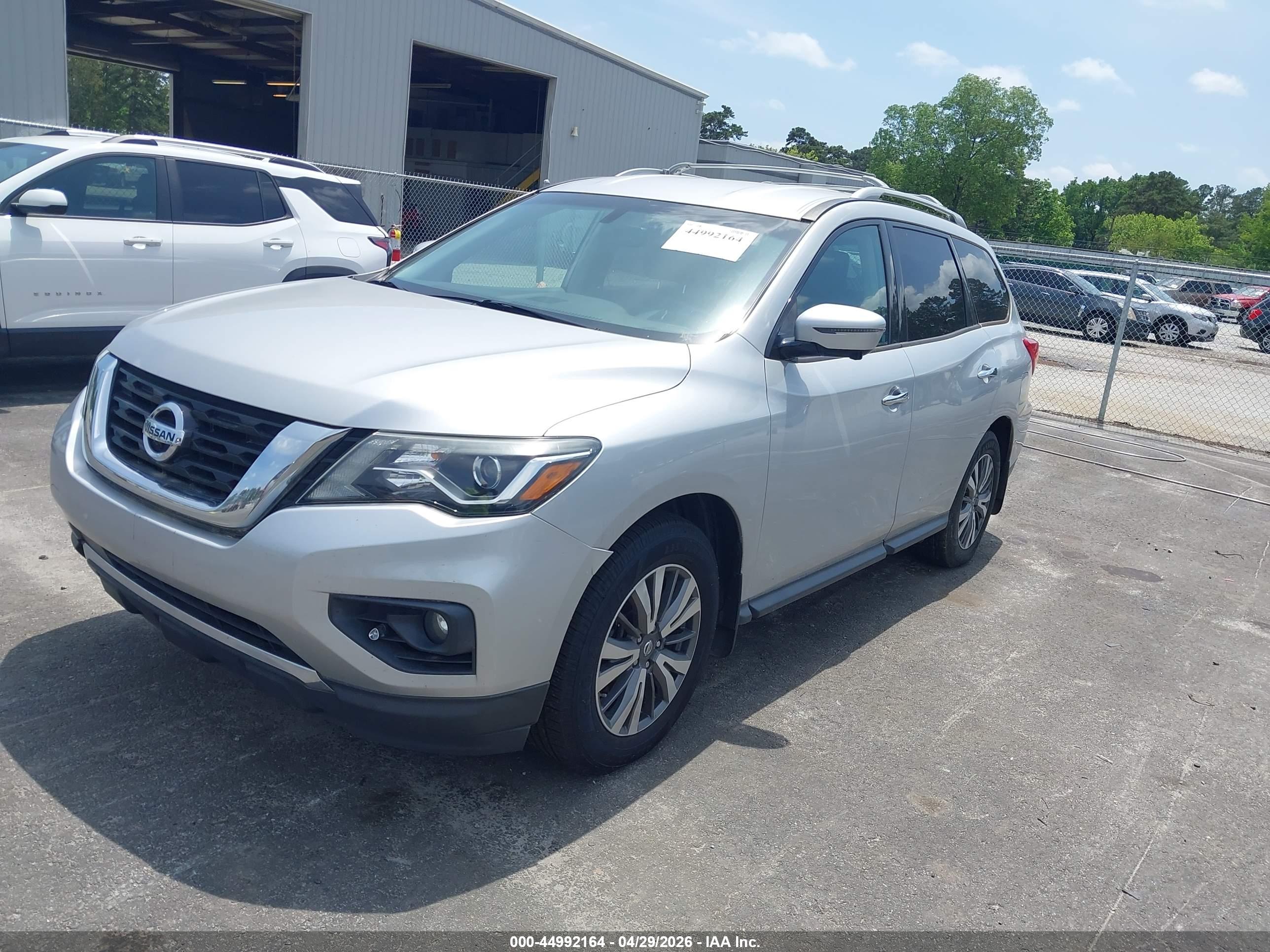 NISSAN PATHFINDER image 2