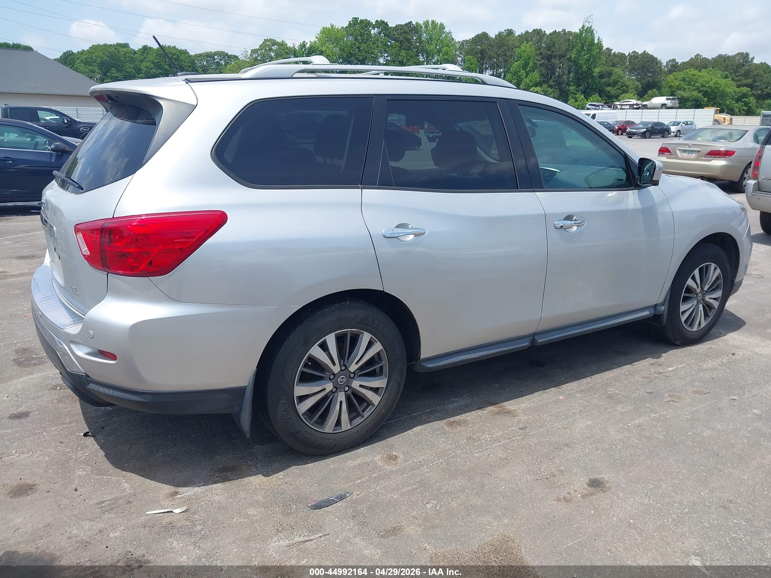 NISSAN PATHFINDER image 4