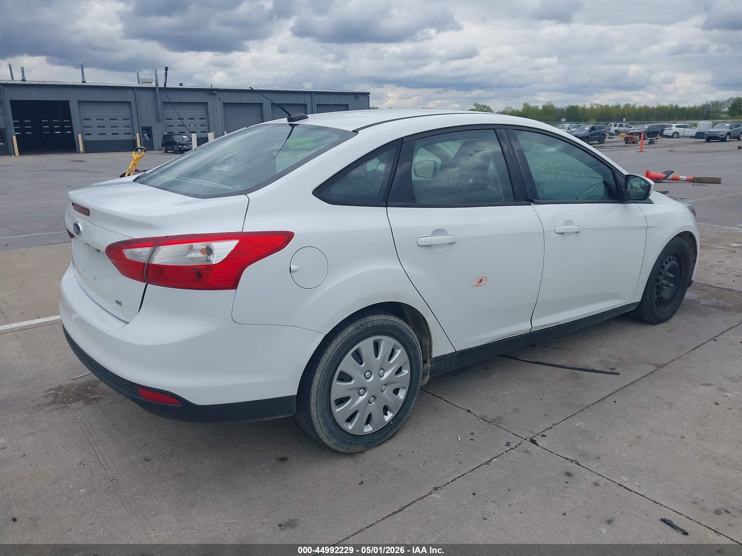 FORD FOCUS image 4