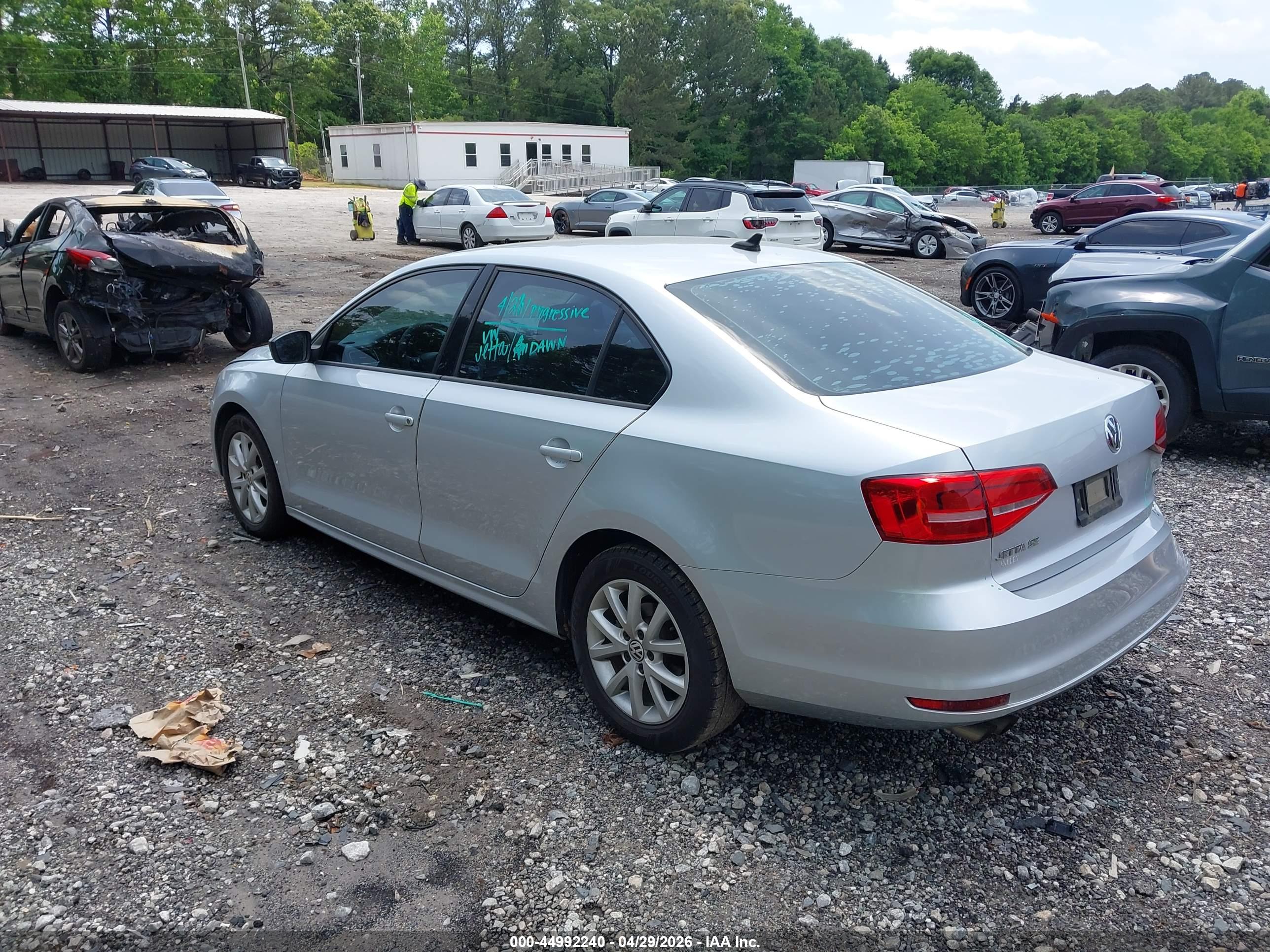 VOLKSWAGEN JETTA image 3