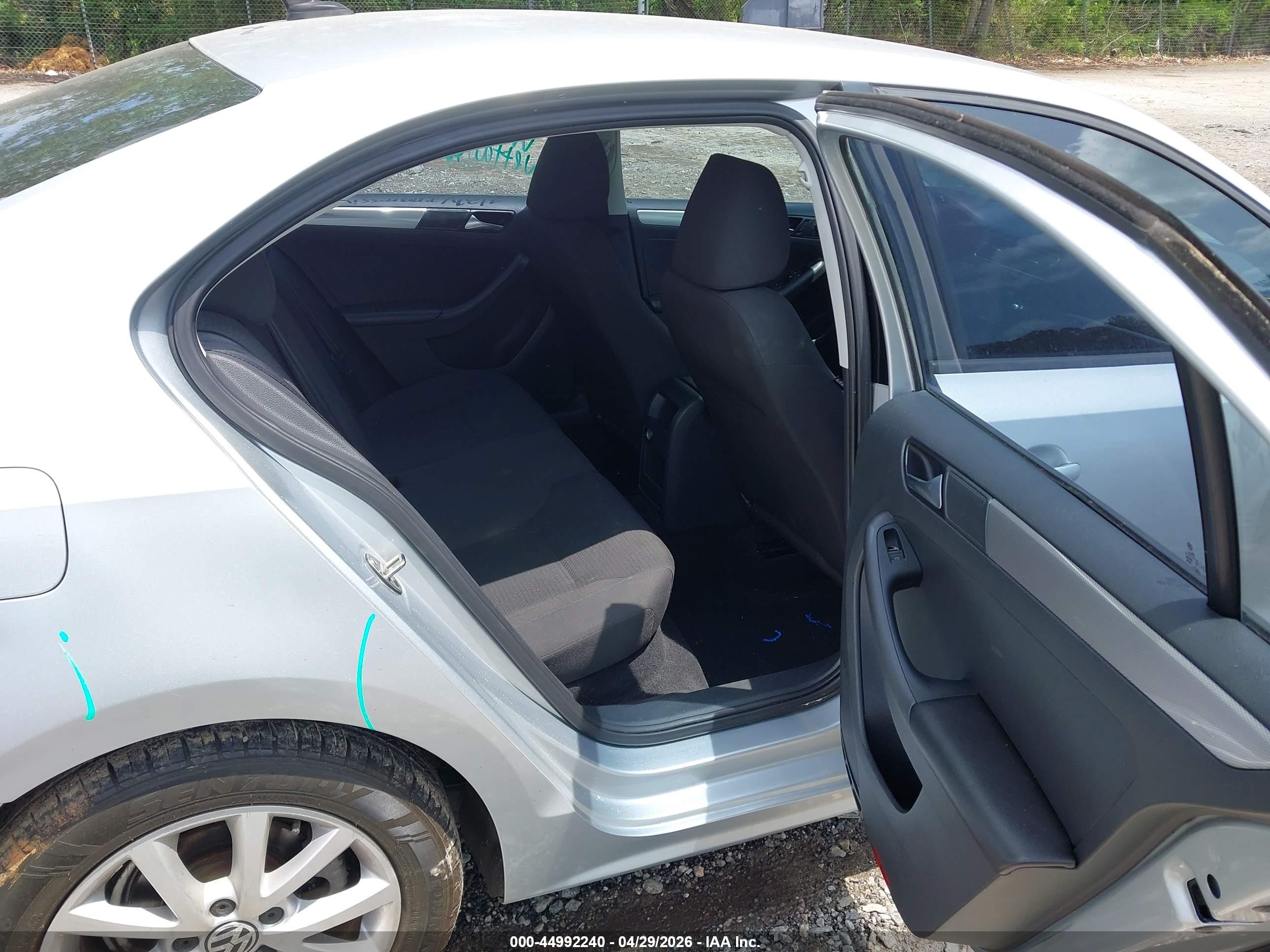 VOLKSWAGEN JETTA image 8