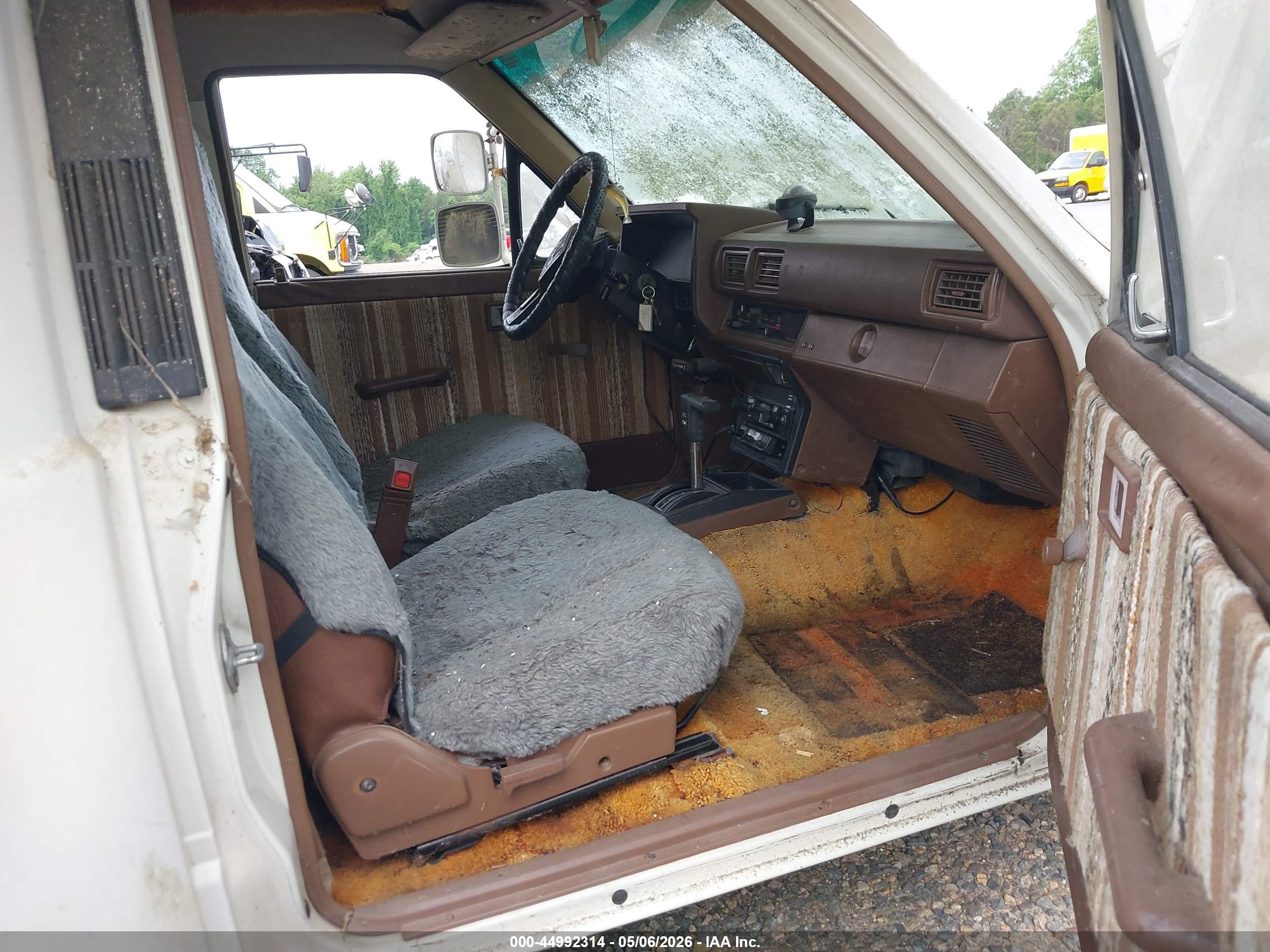 TOYOTA PICKUP image 5