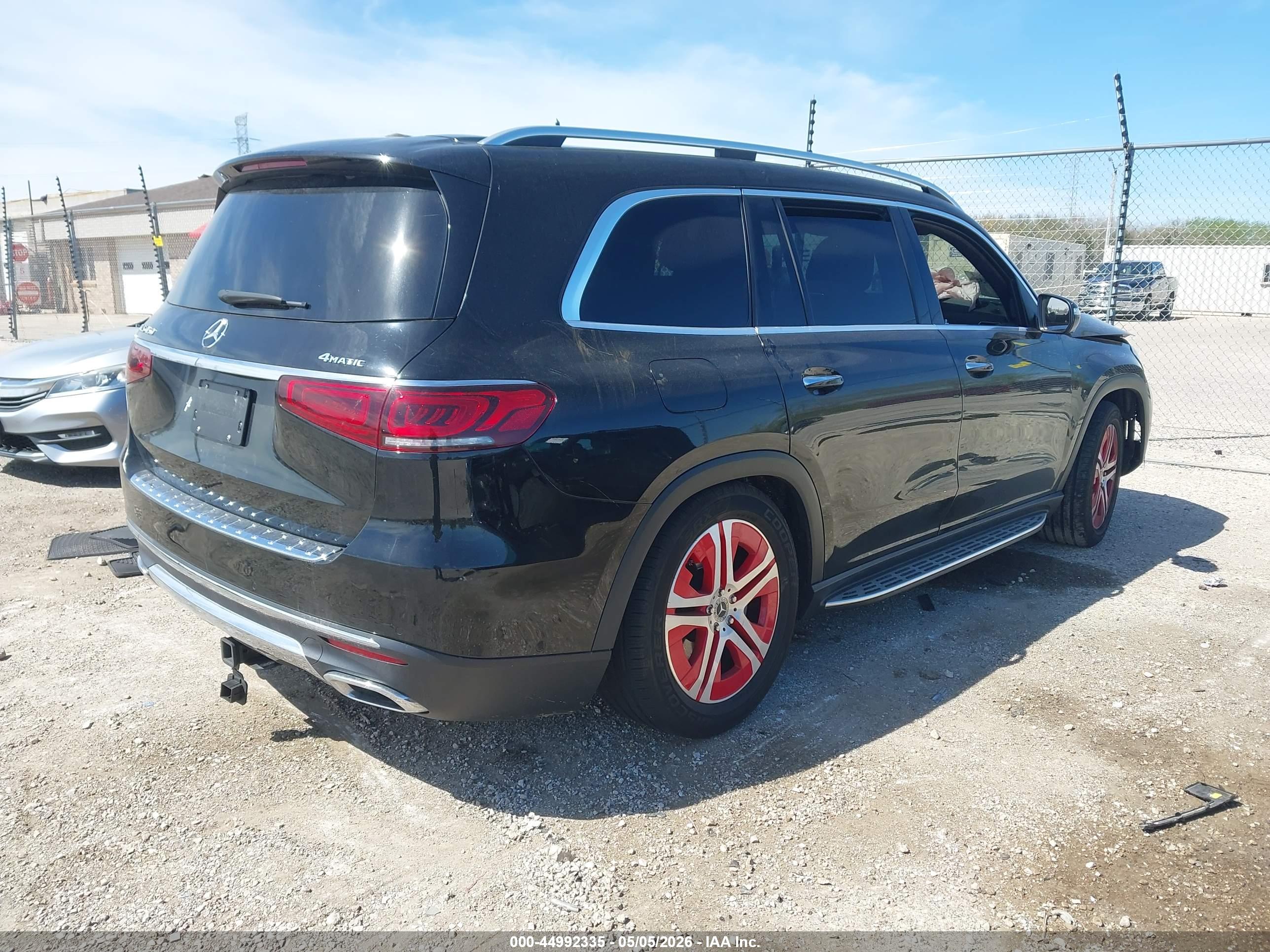 MERCEDES-BENZ GLS image 4