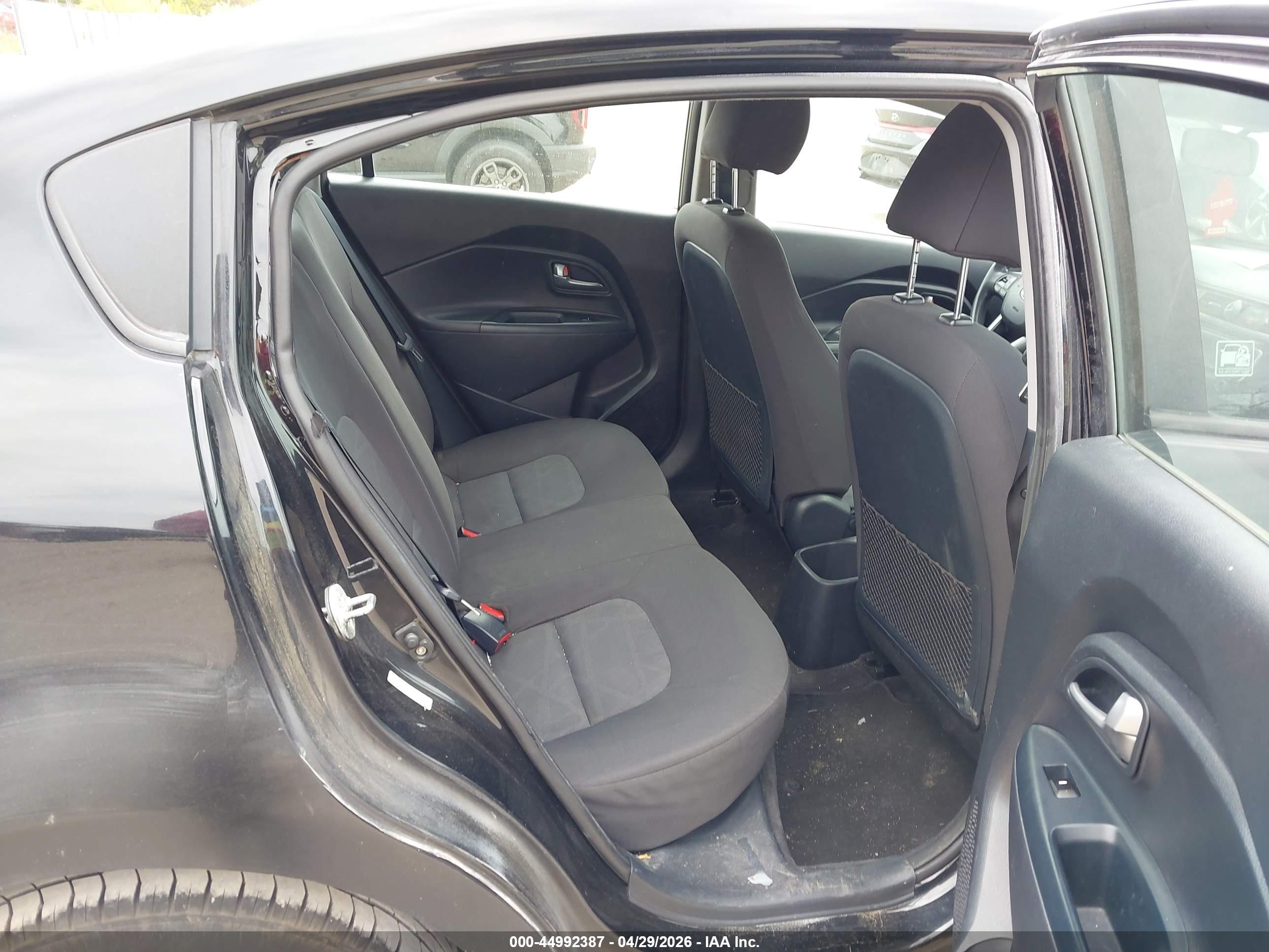 KIA RIO image 8