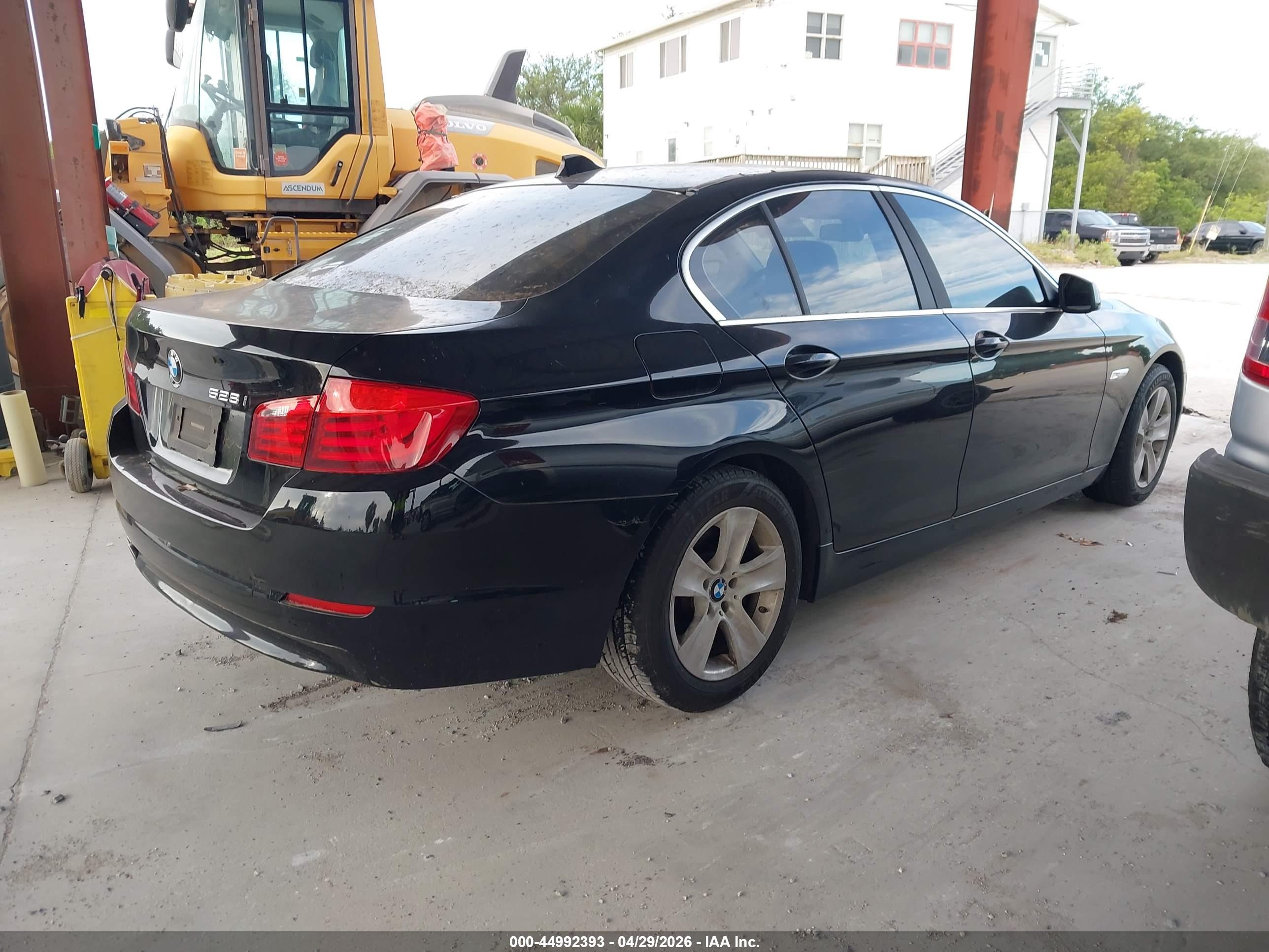 BMW 528I image 4