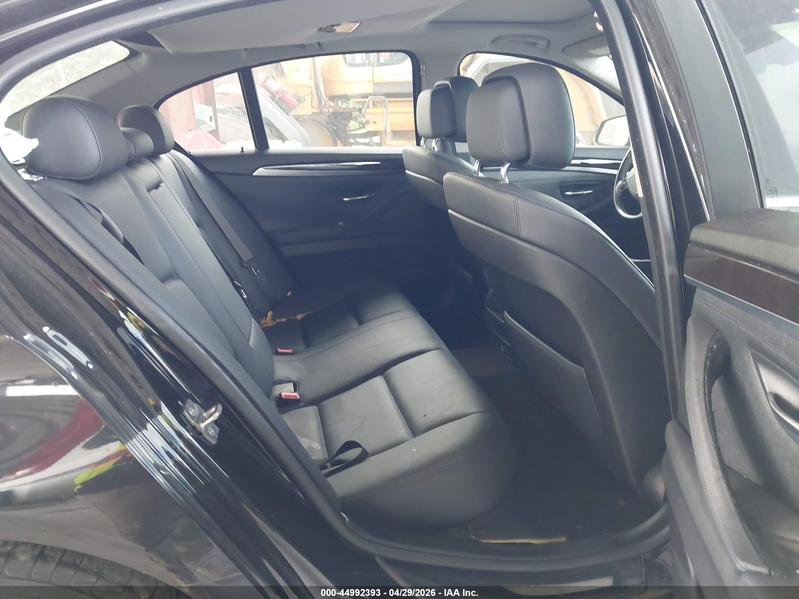 BMW 528I image 8
