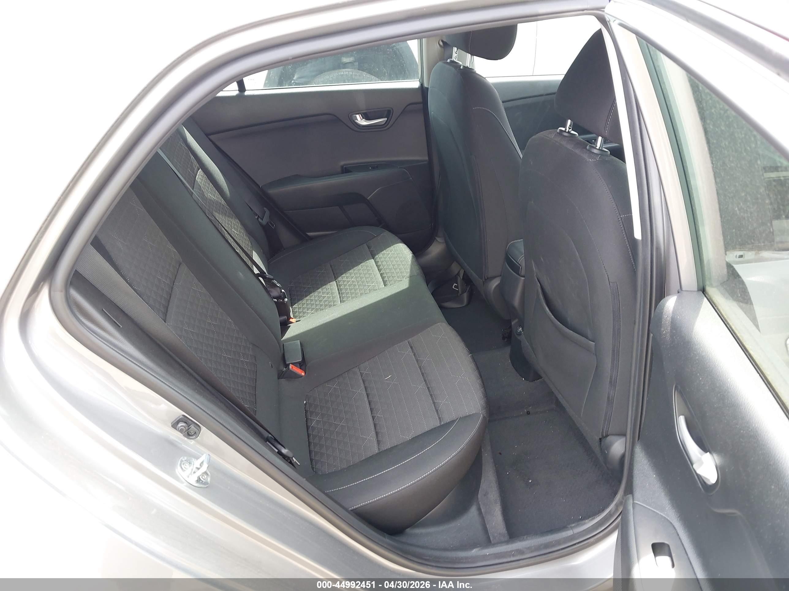 KIA RIO image 8
