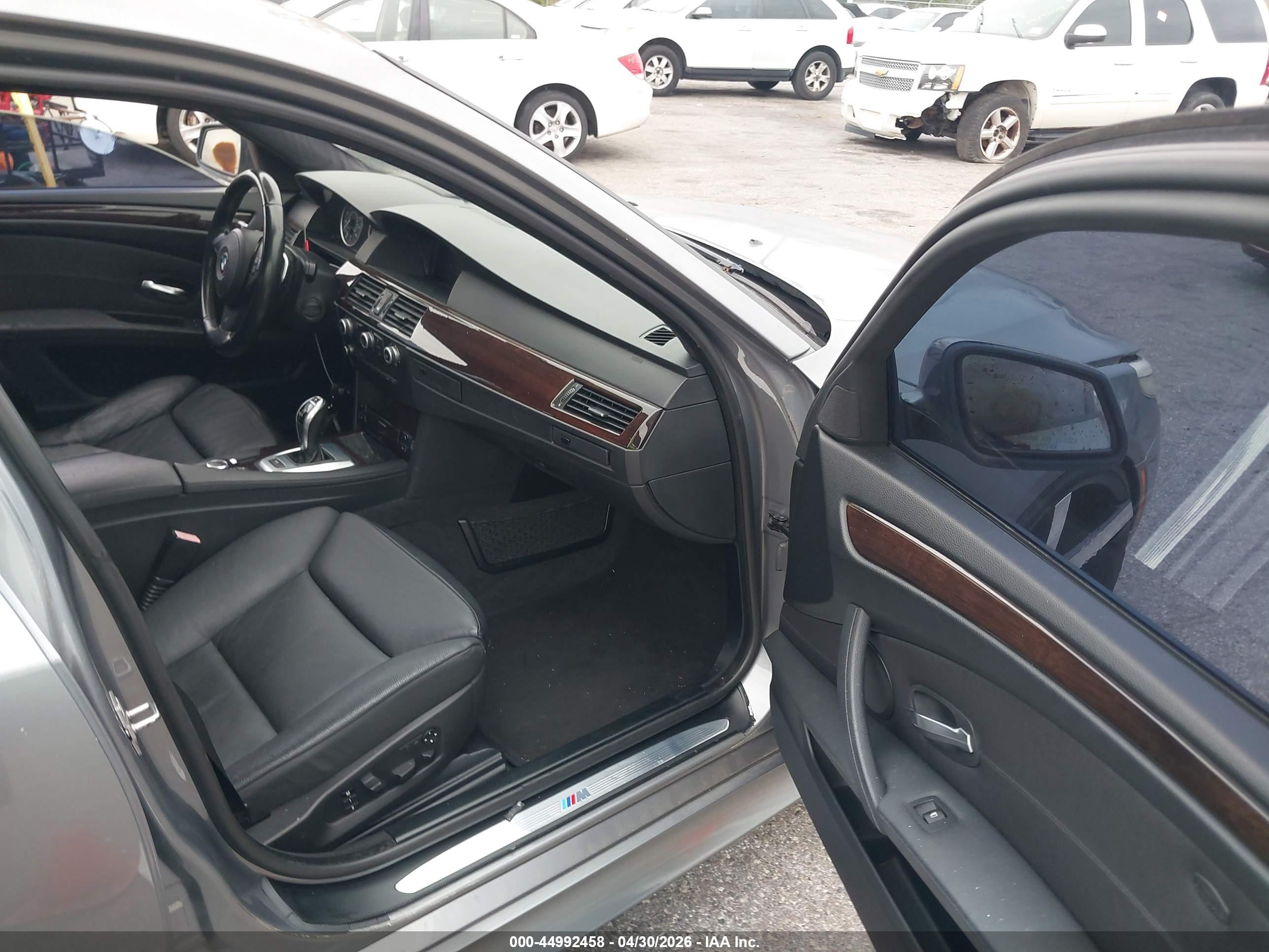 BMW 550I image 5
