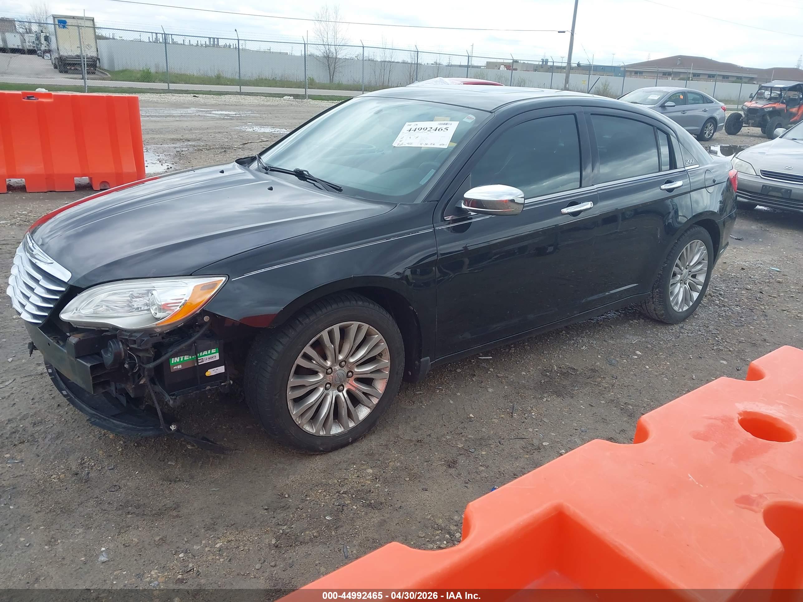 CHRYSLER 200 image 2