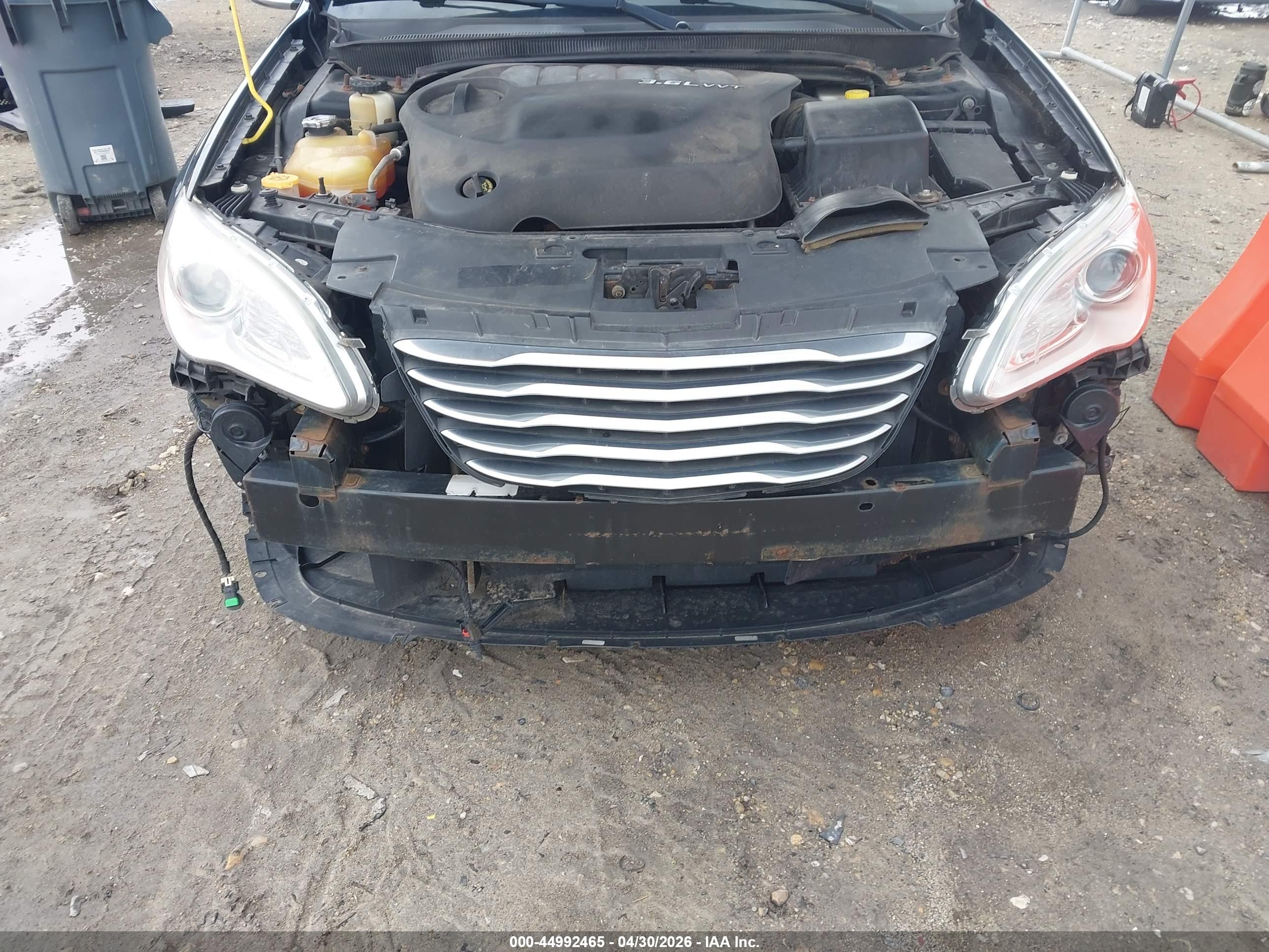 CHRYSLER 200 image 6