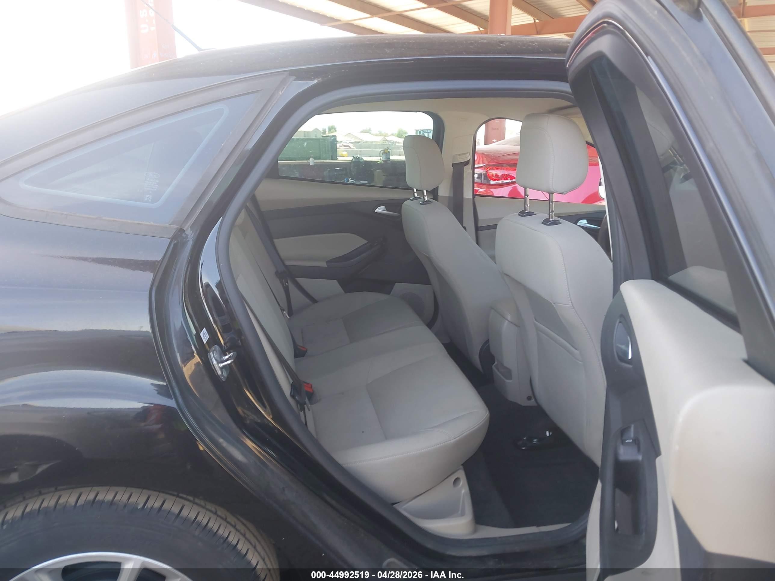 FORD FOCUS image 8