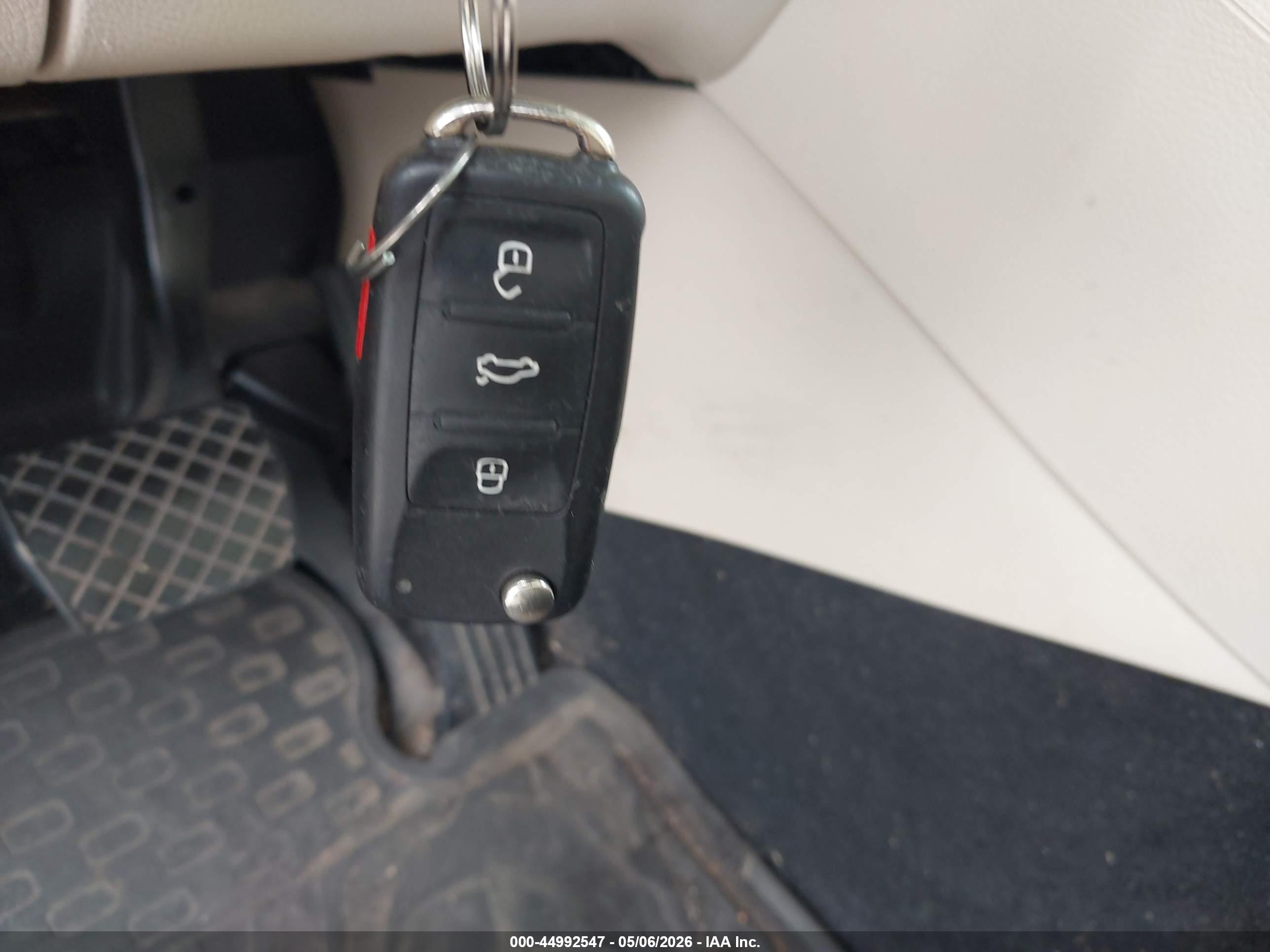 VOLKSWAGEN TIGUAN image 11
