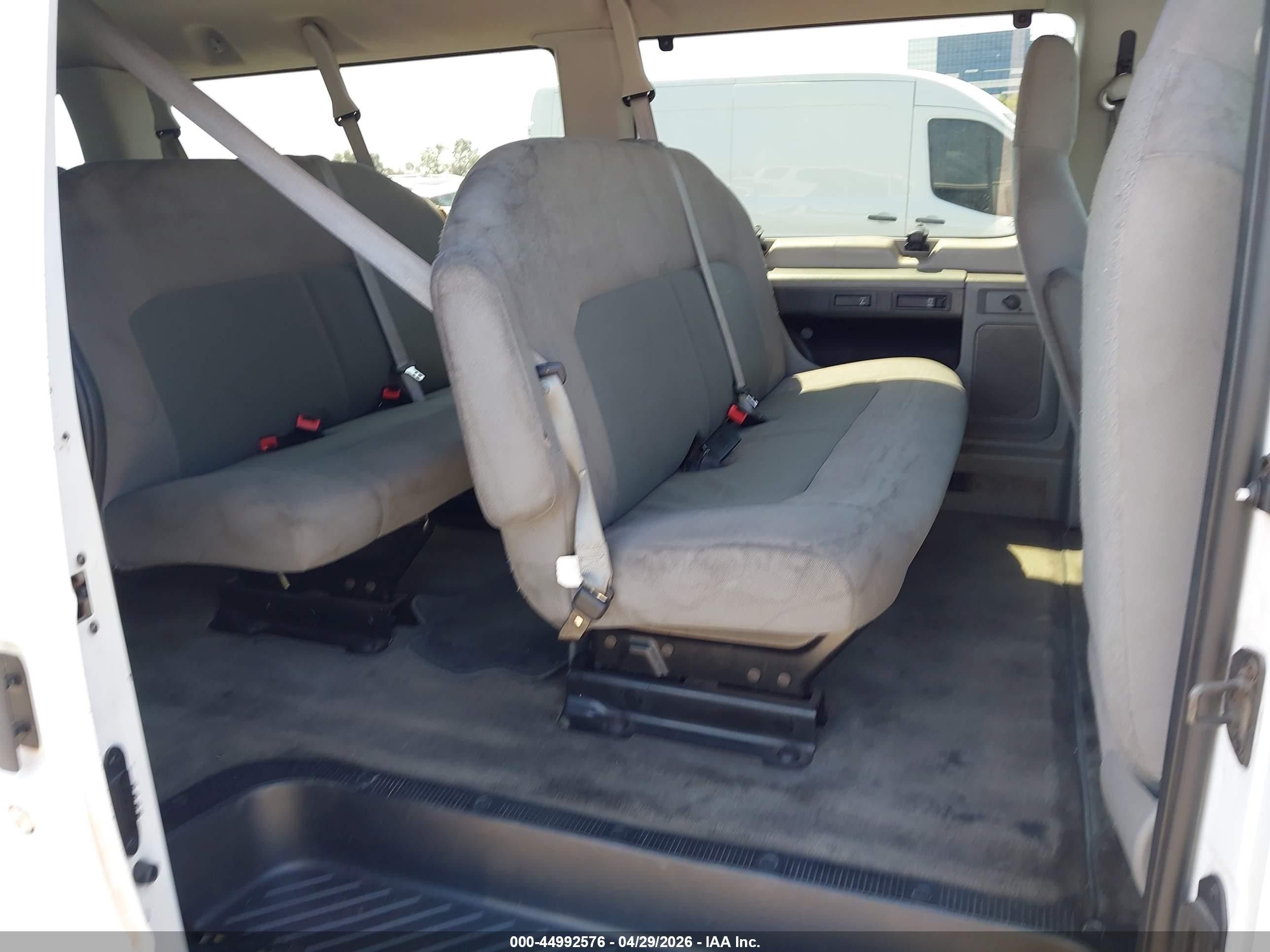 FORD E-350 image 8