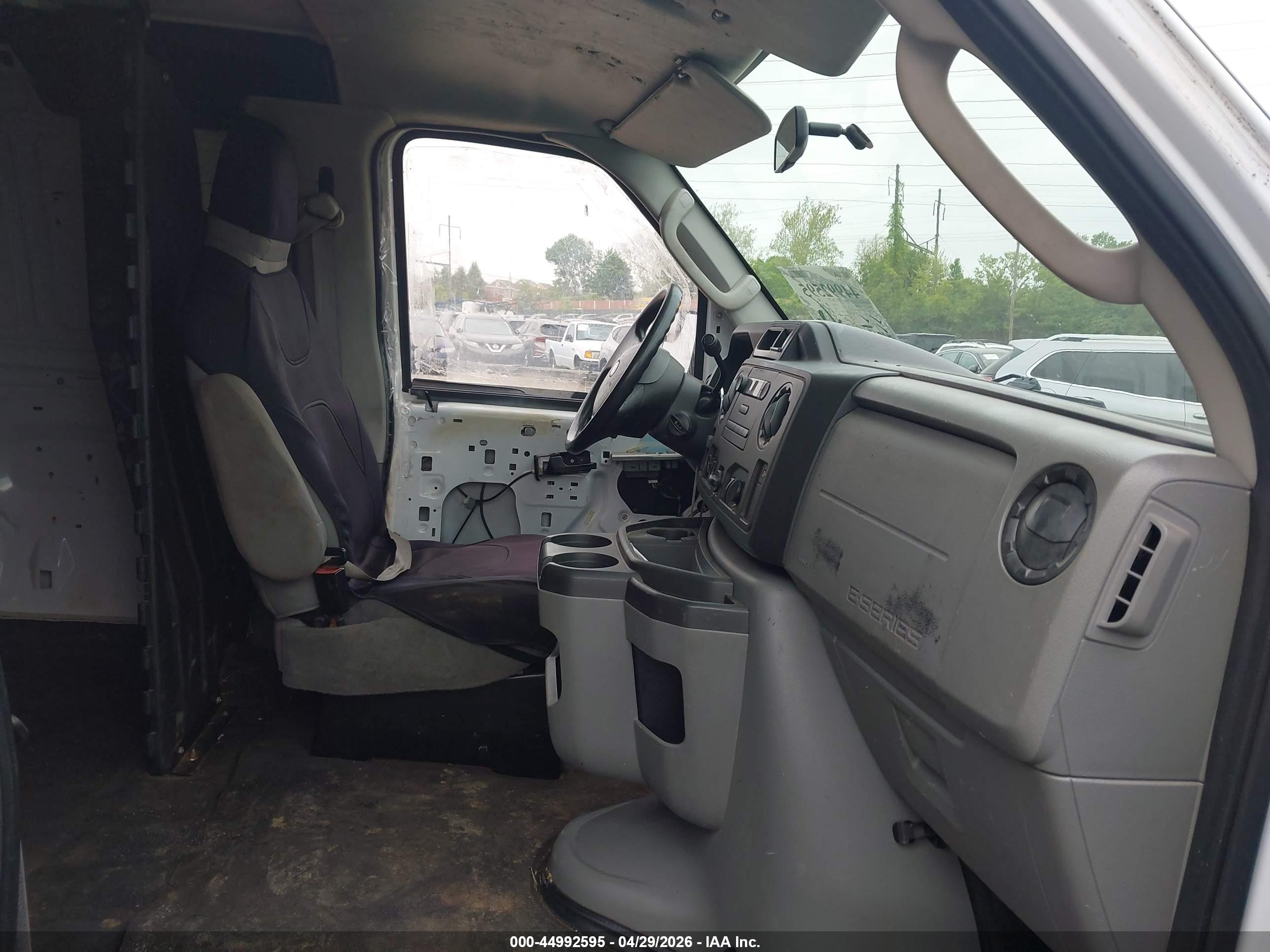 FORD E-250 image 5